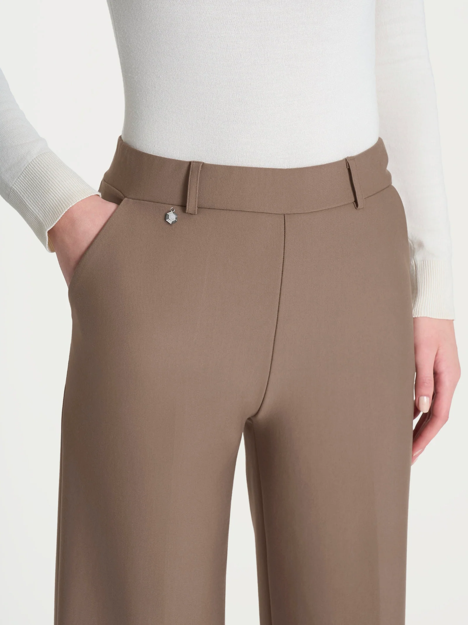 Pantalone ampio alla caviglia in Compact - Pine Bark - Image 3