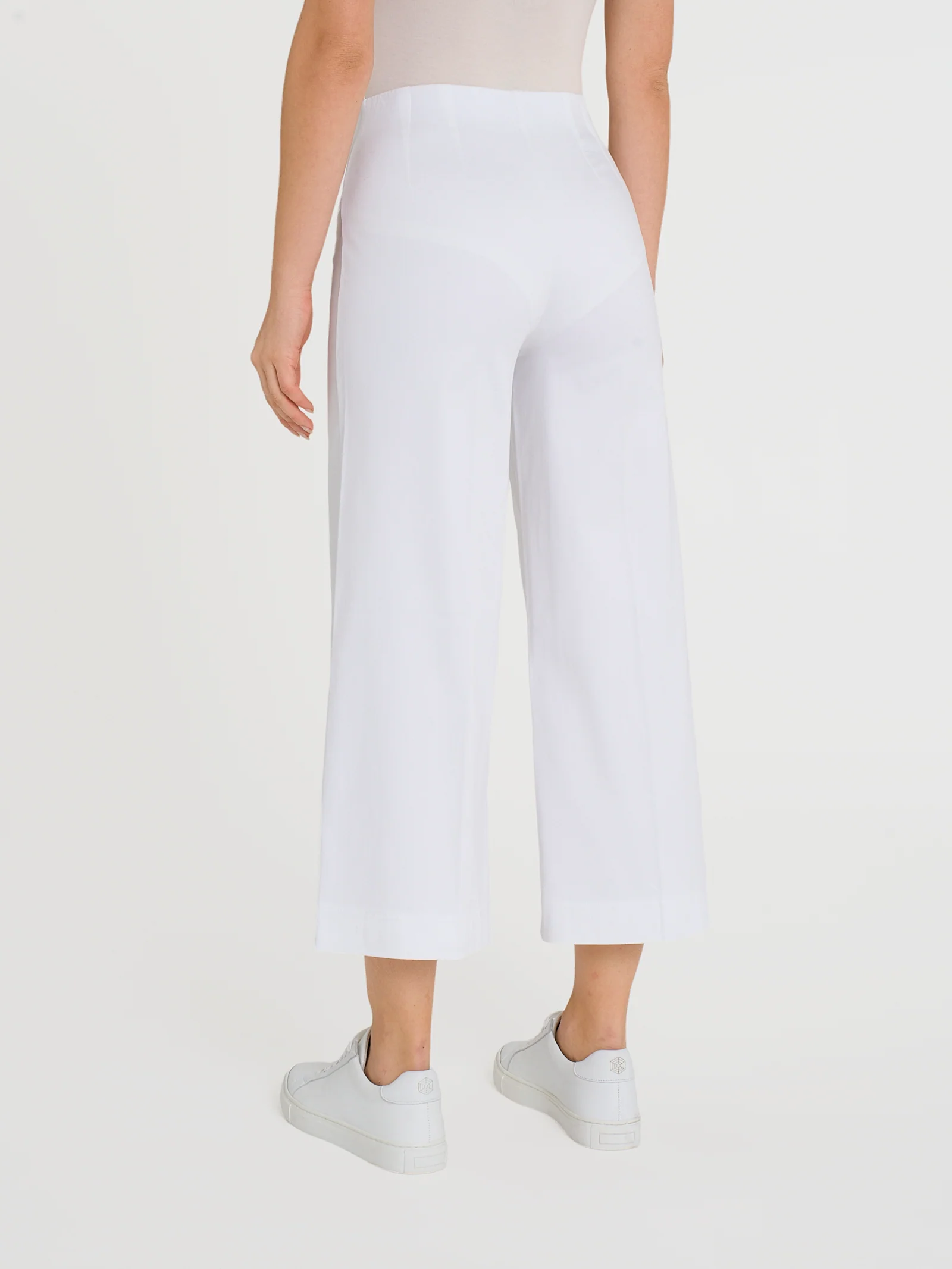 Pantalone ampio alla caviglia in Satin Power - Bianco - Image 2
