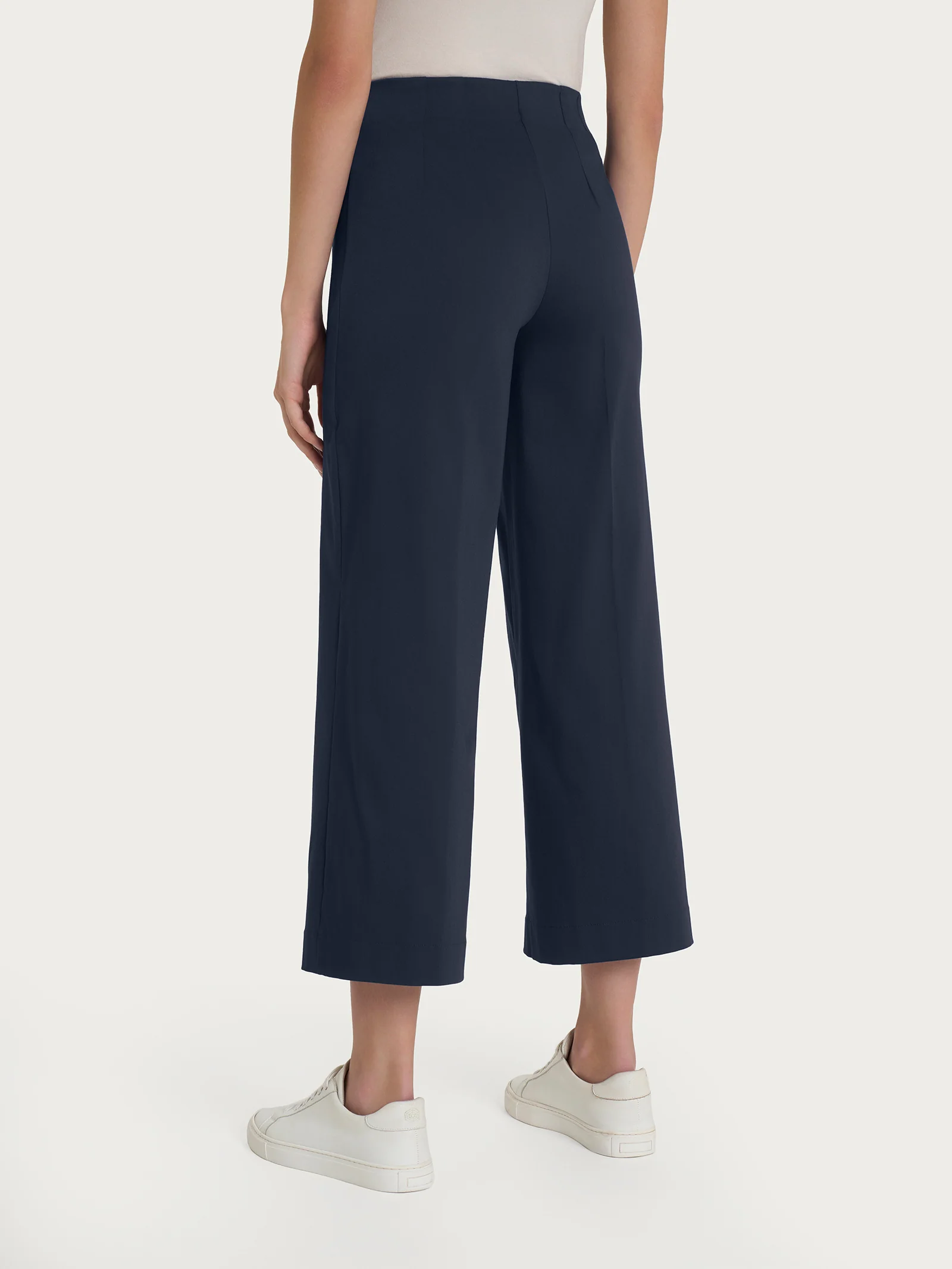 Pantalone ampio alla caviglia in Satin Power - Bleu - Image 2
