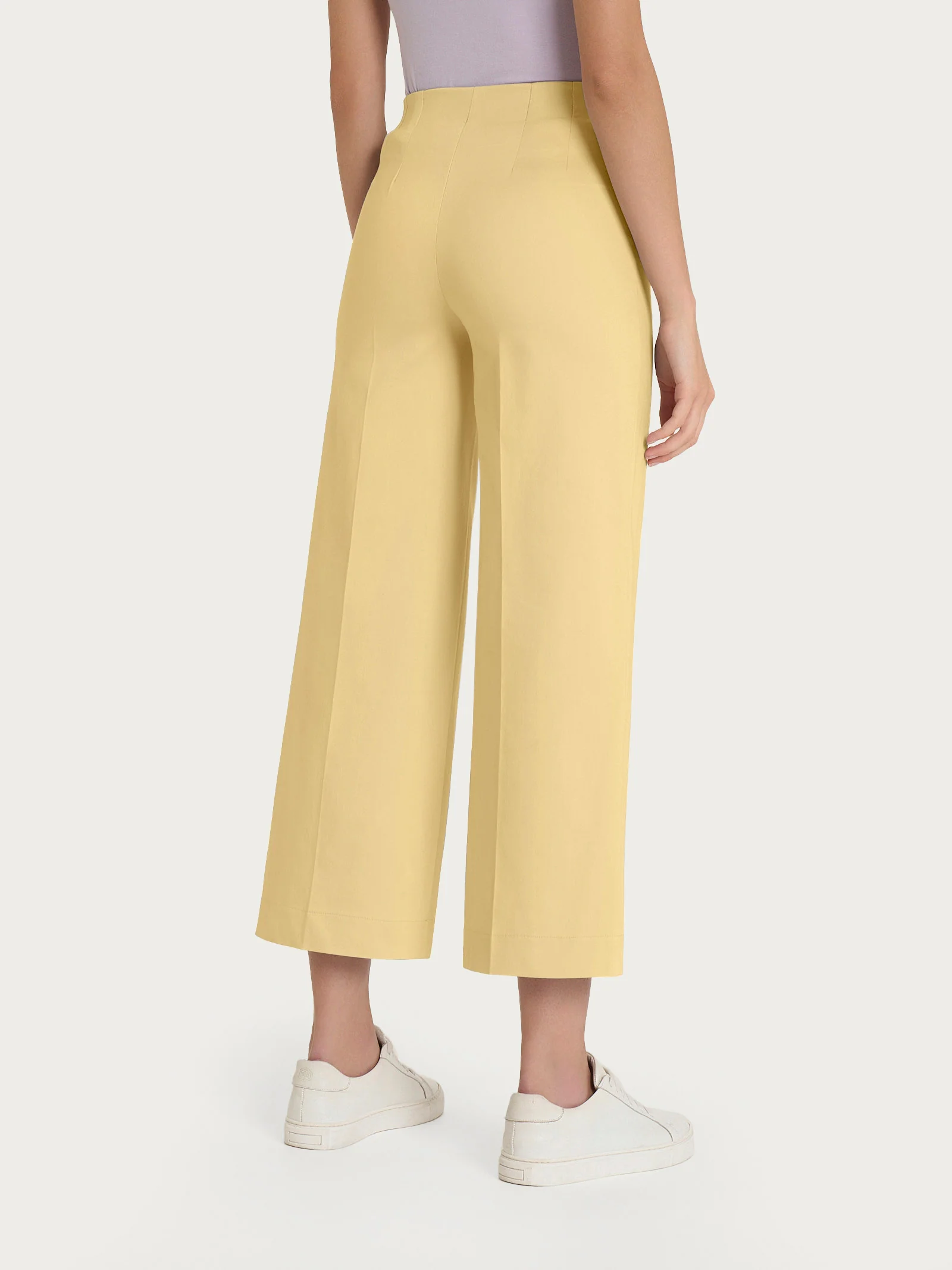 Pantalone ampio alla caviglia in Satin Power - Pale Banana - Image 2