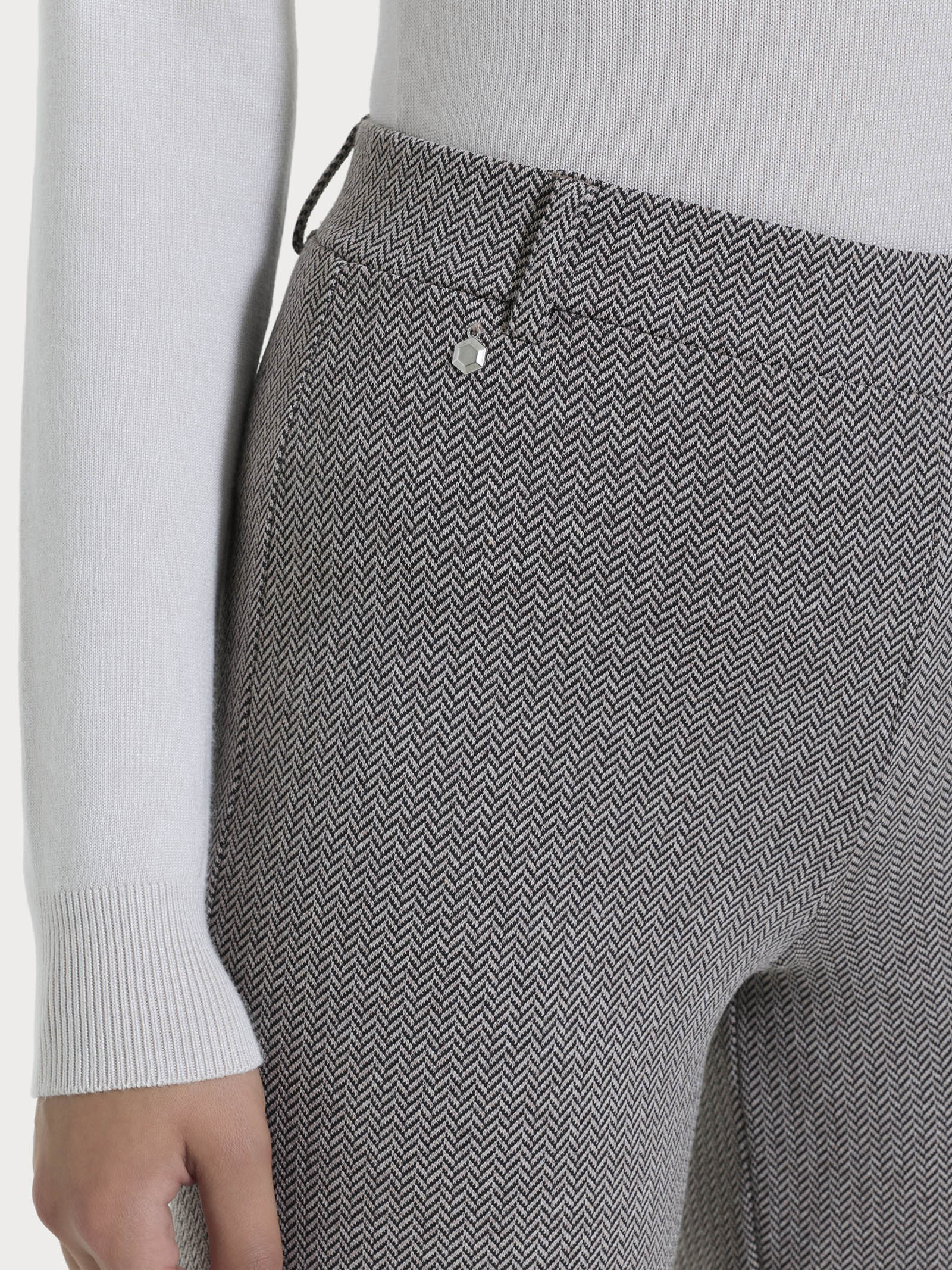 Pantalone ampio con fantasia a spina di pesce in Eco Jacquard - Fant. Chocolate Torte Mel. - Image 3