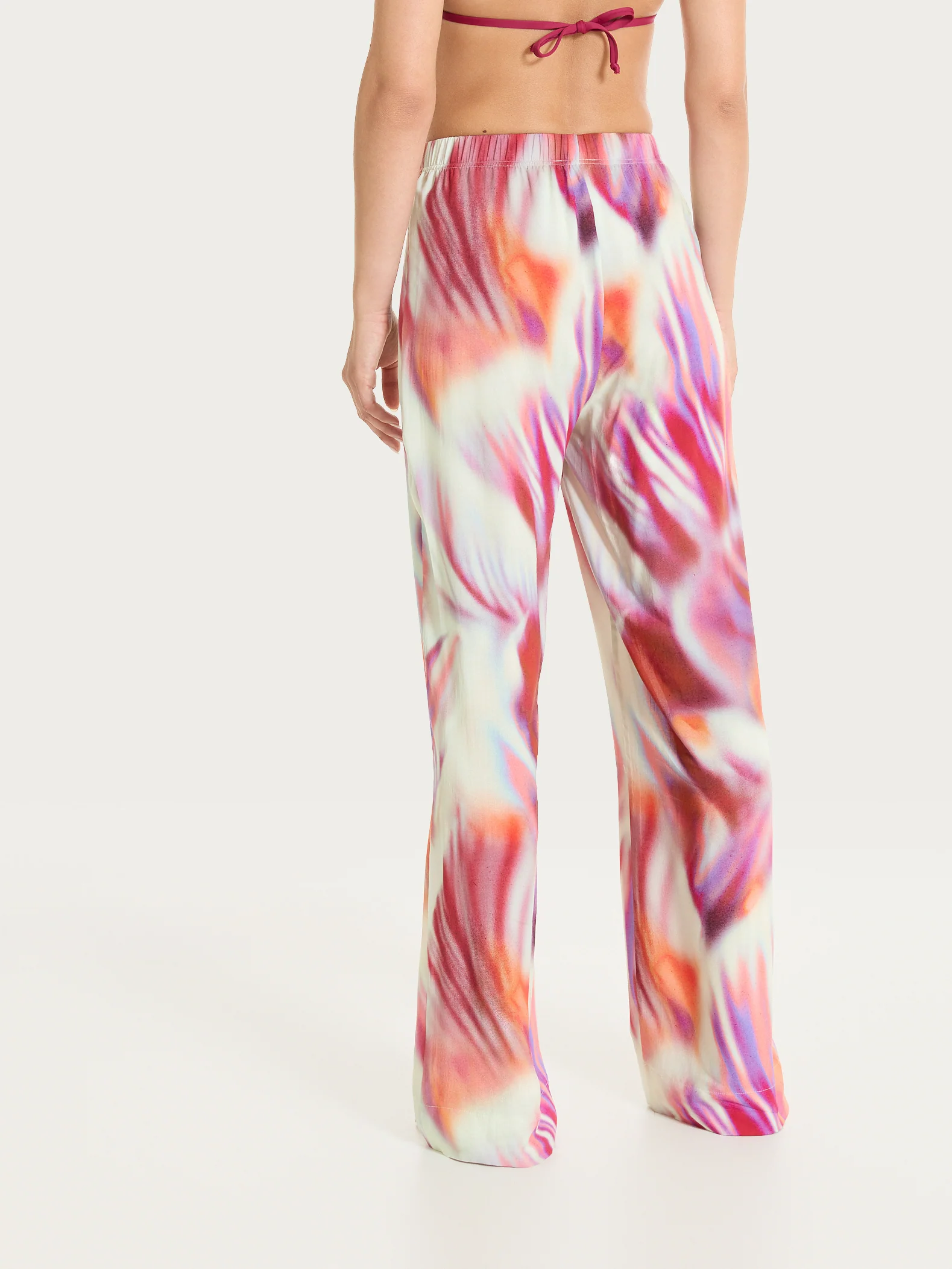 Pantalone ampio con fantasia marmorizzata in EcoSeta - Fant. Beet Red - Image 2