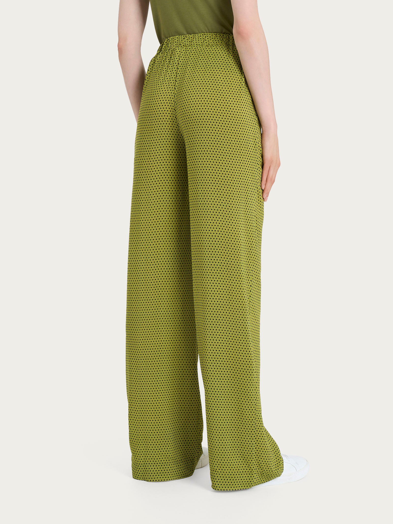 Pantalone ampio con tasche e hexagon pattern in Ecoseta  - Fant. Sphagnum - Image 2