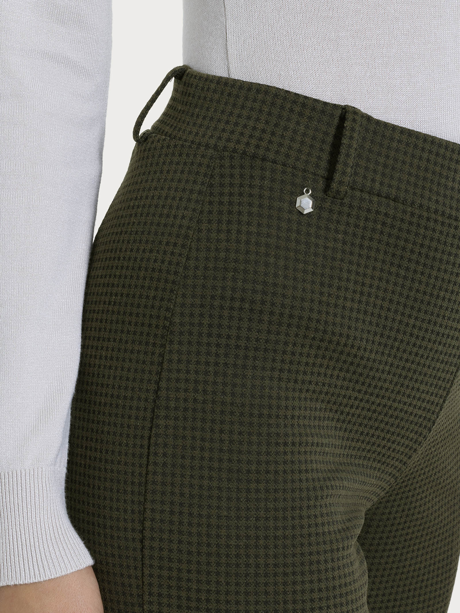 Pantalone ampio con tasche e micro check in Eco Jacquard - Fant. Dark Olive - Image 3