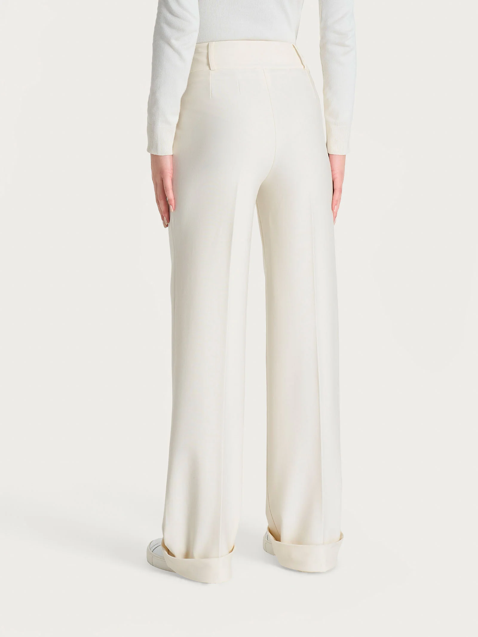 Pantalone ampio con tasche e pinces in Compact  - Avorio - Image 4