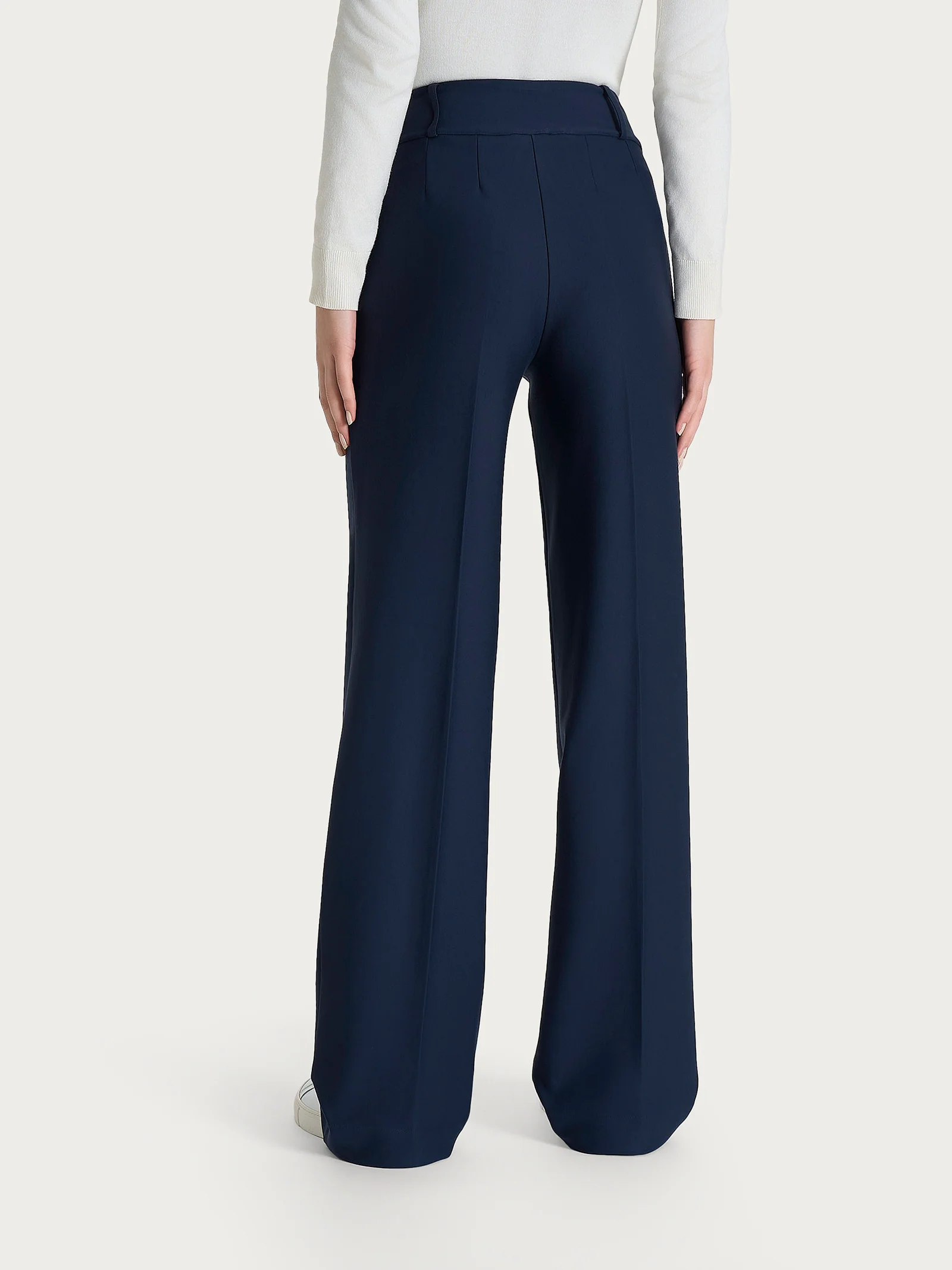 Pantalone ampio con tasche e pinces in Compact  - Persia - Image 3