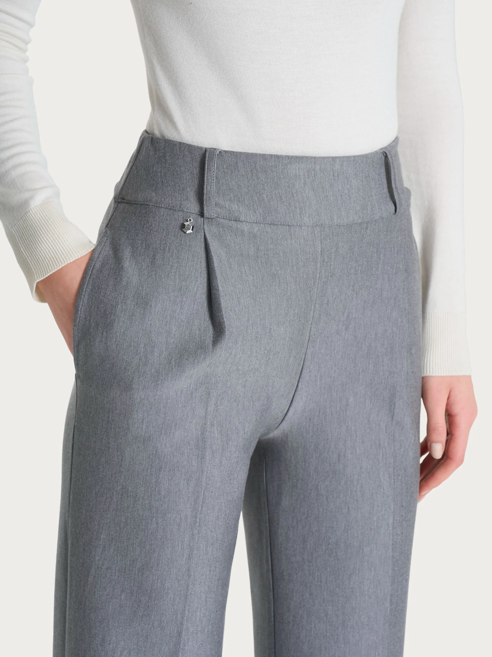 Pantalone ampio con tasche e pinces in Compact  - Grigio Mel. - Image 5