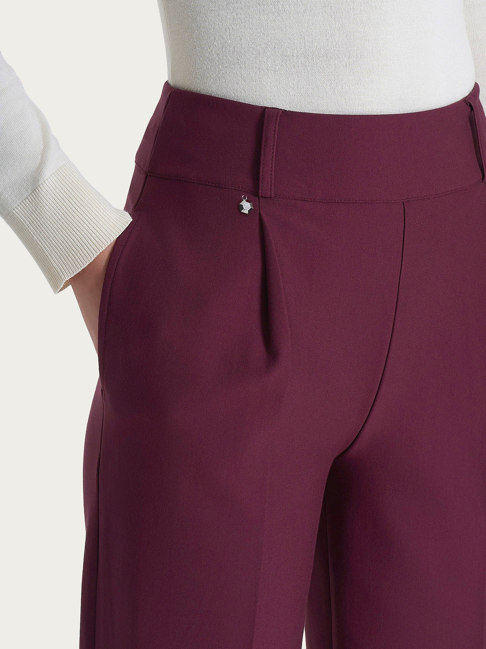 Pantalone ampio con tasche e pinces in Compact  - Fig - Image 5