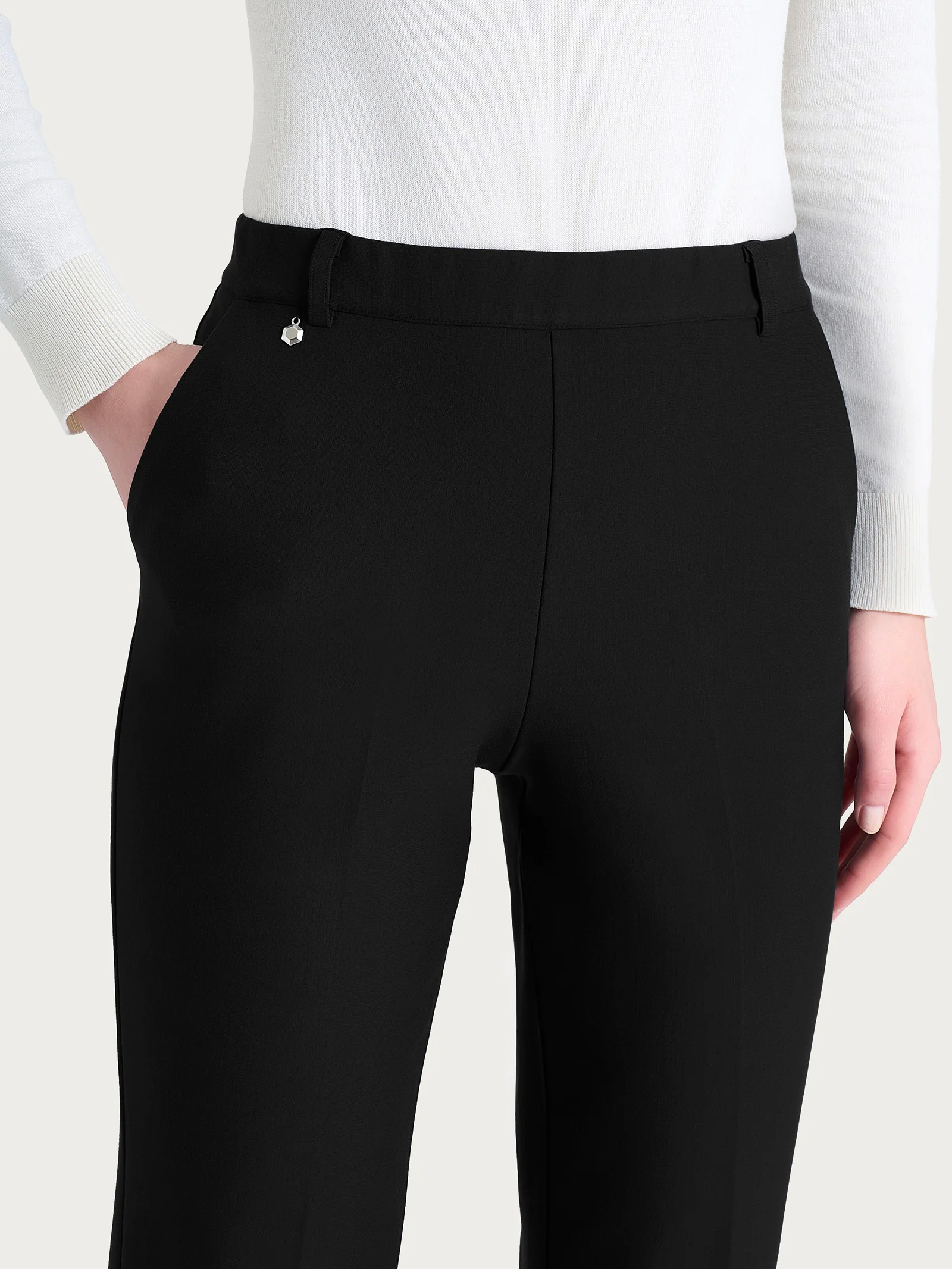 Pantalone ampio con tasche e risvolto in Compact - Nero - Image 5