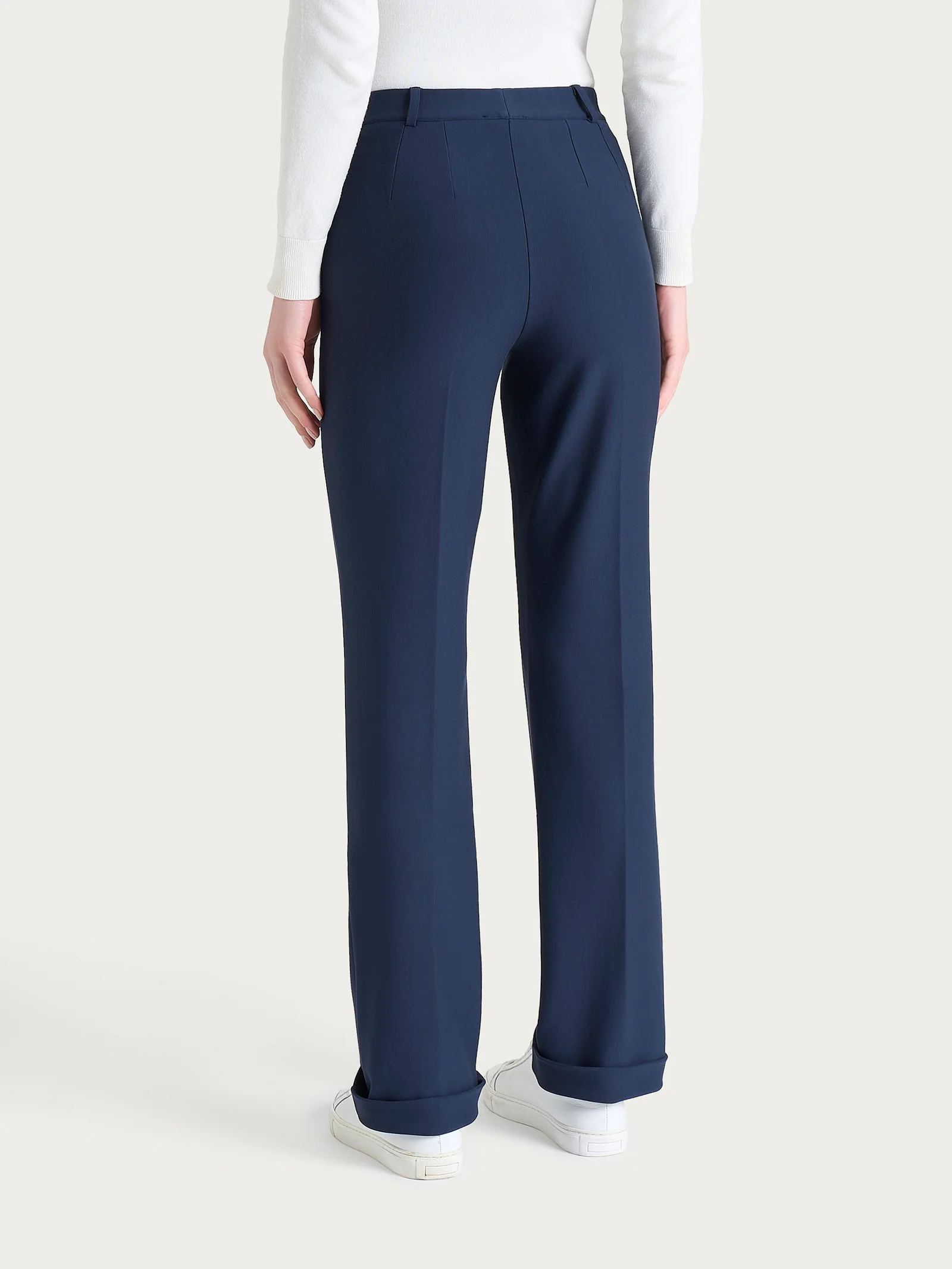 Pantalone ampio con tasche e risvolto in Compact - Persia - Image 4