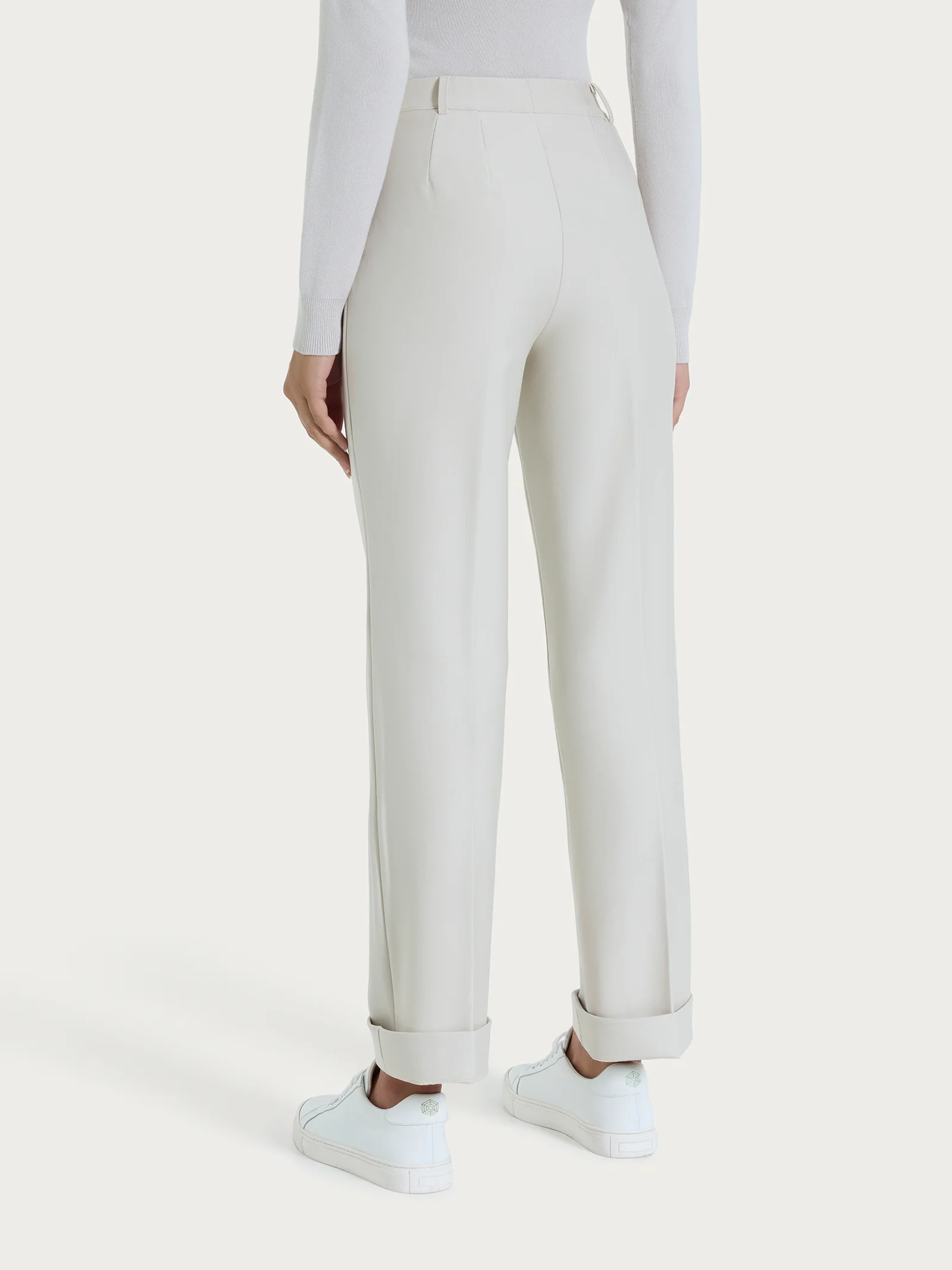 Pantalone ampio con tasche e risvolto in Compact - Champignon - Image 6