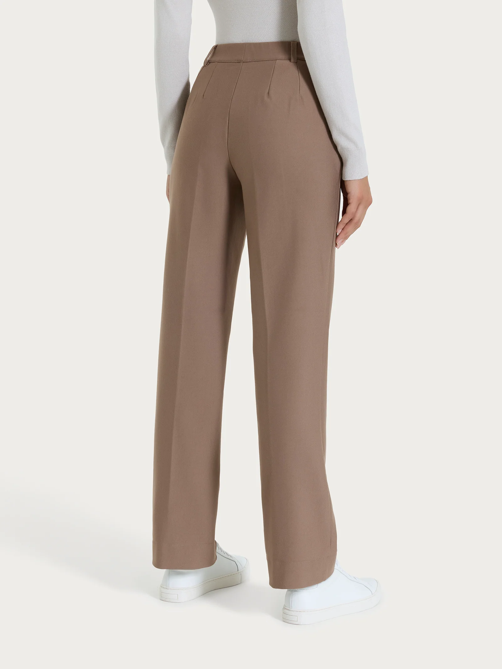 Pantalone ampio con tasche e risvolto in Compact - Pine Bark - Image 3