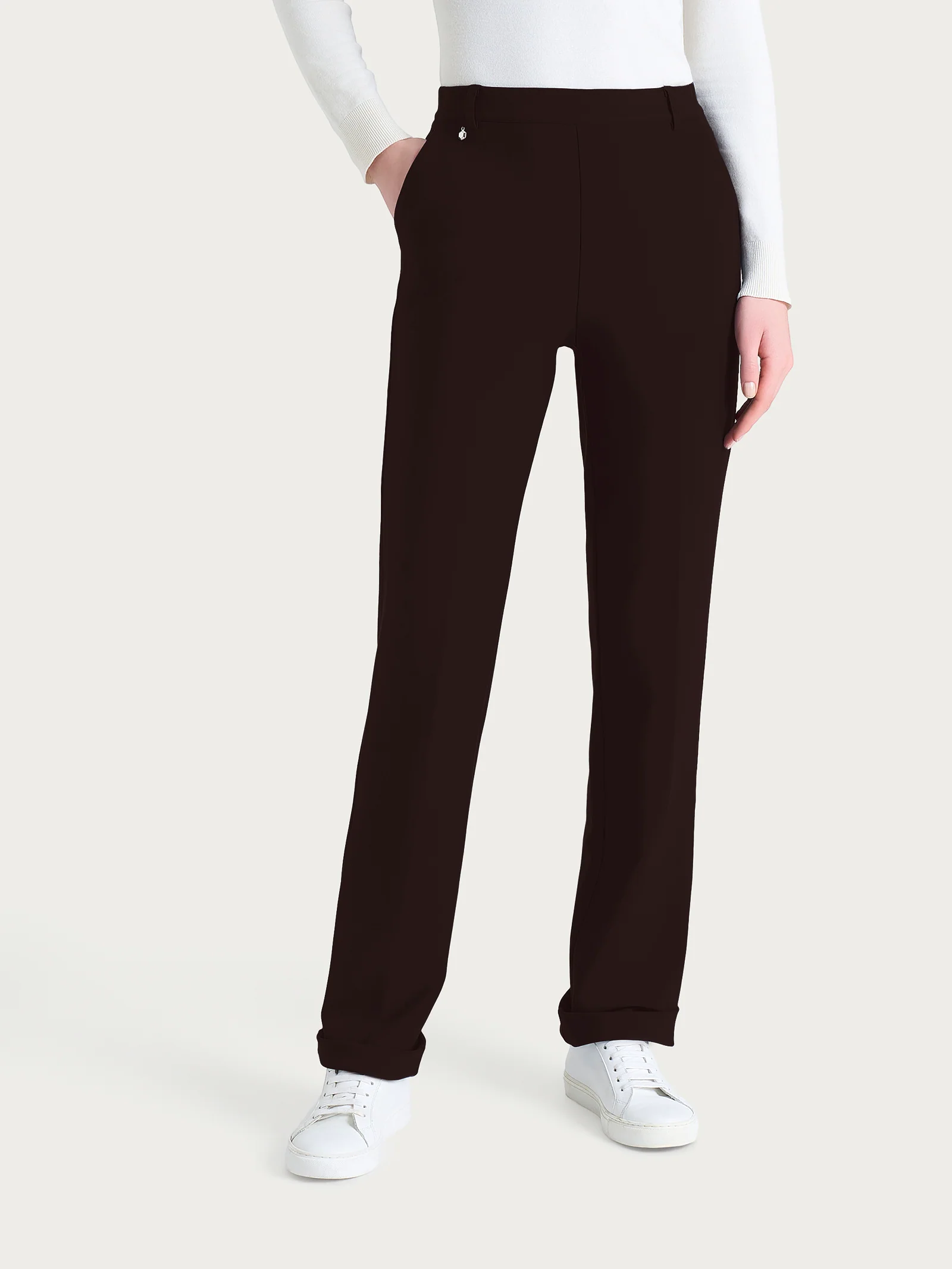 Pantalone ampio con tasche e risvolto in Compact - Chocolate Torte - Image 2