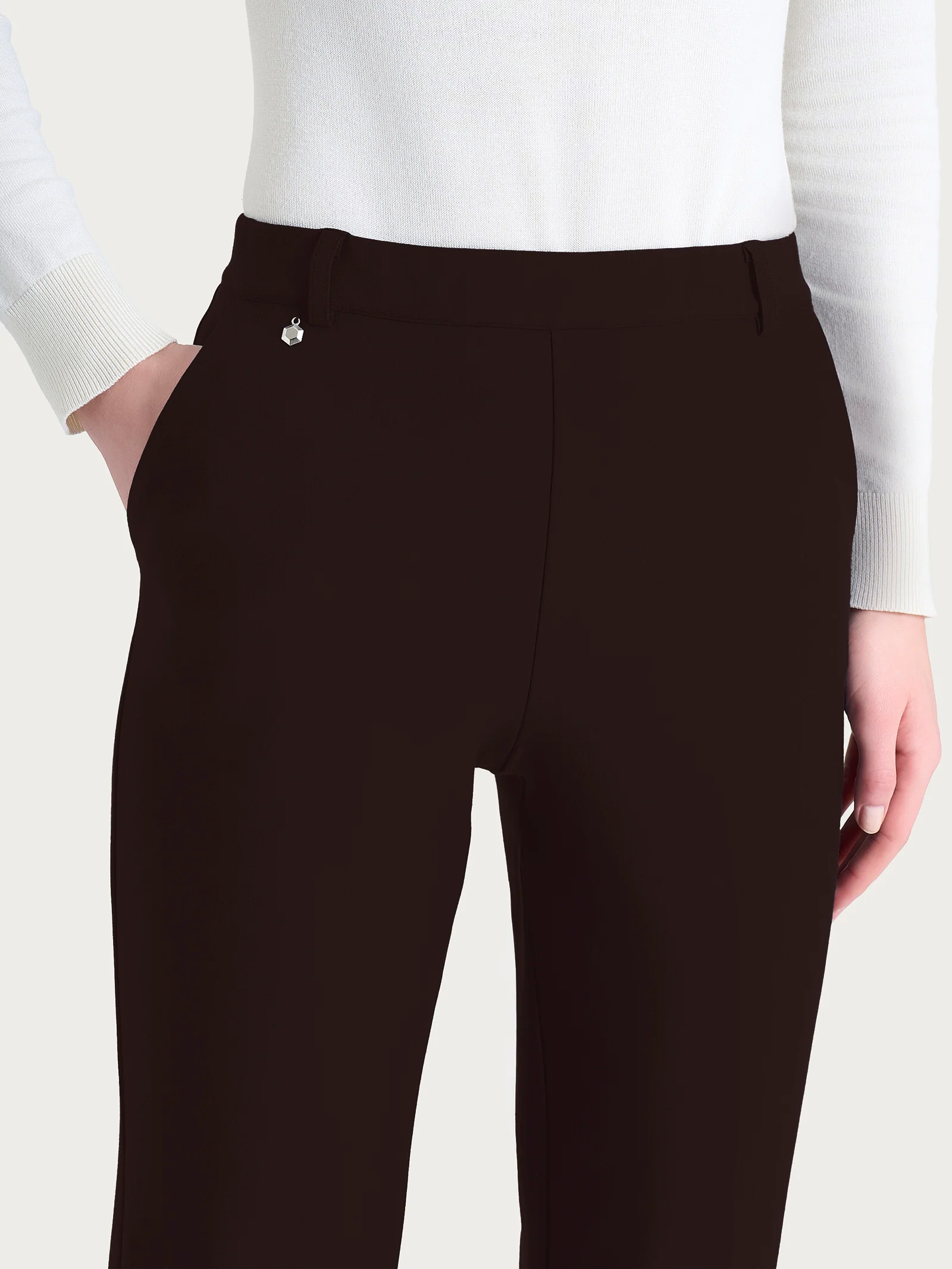 Pantalone ampio con tasche e risvolto in Compact - Chocolate Torte - Image 5