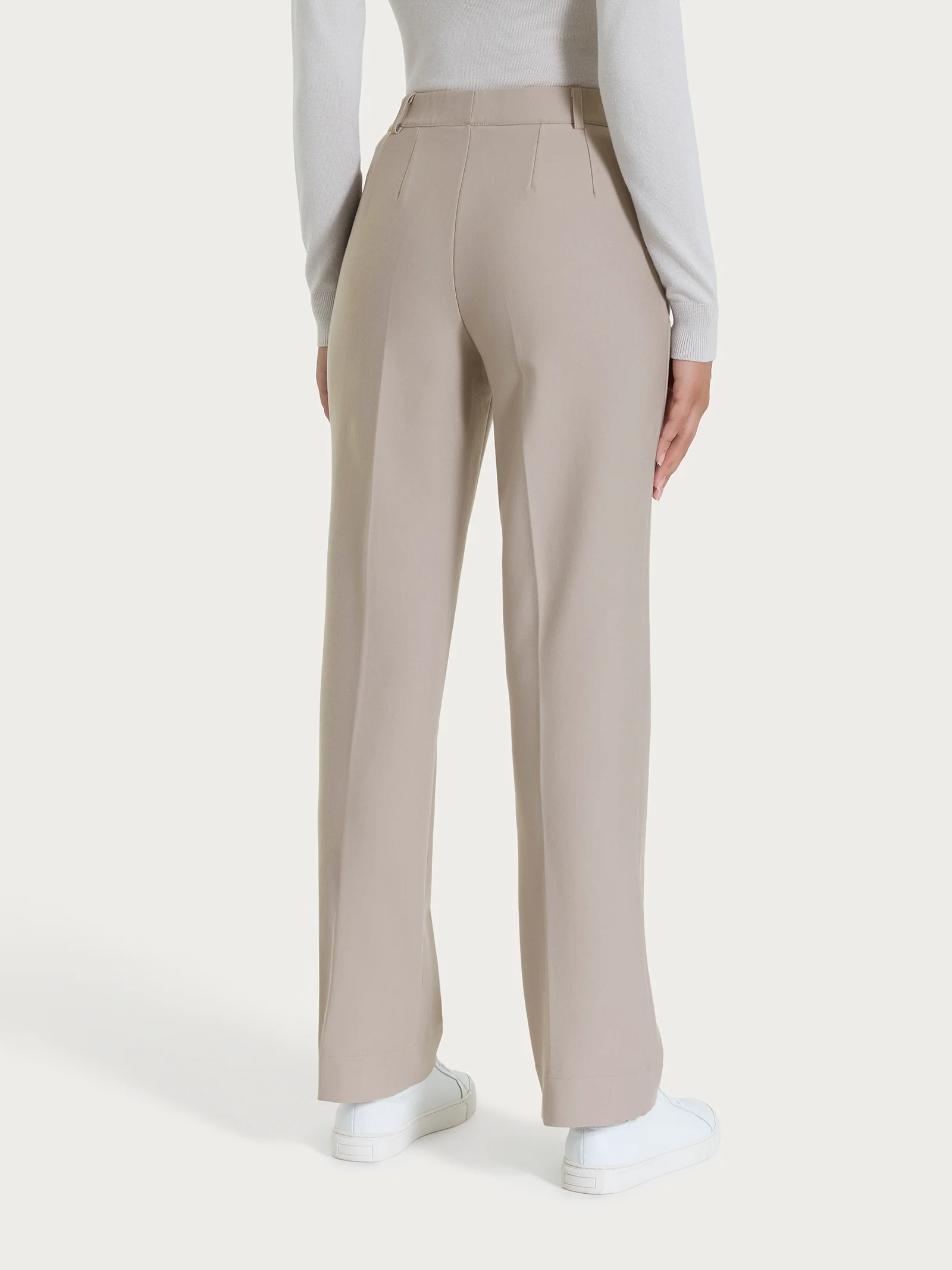 Pantalone ampio con tasche e risvolto in Compact - String - Image 3