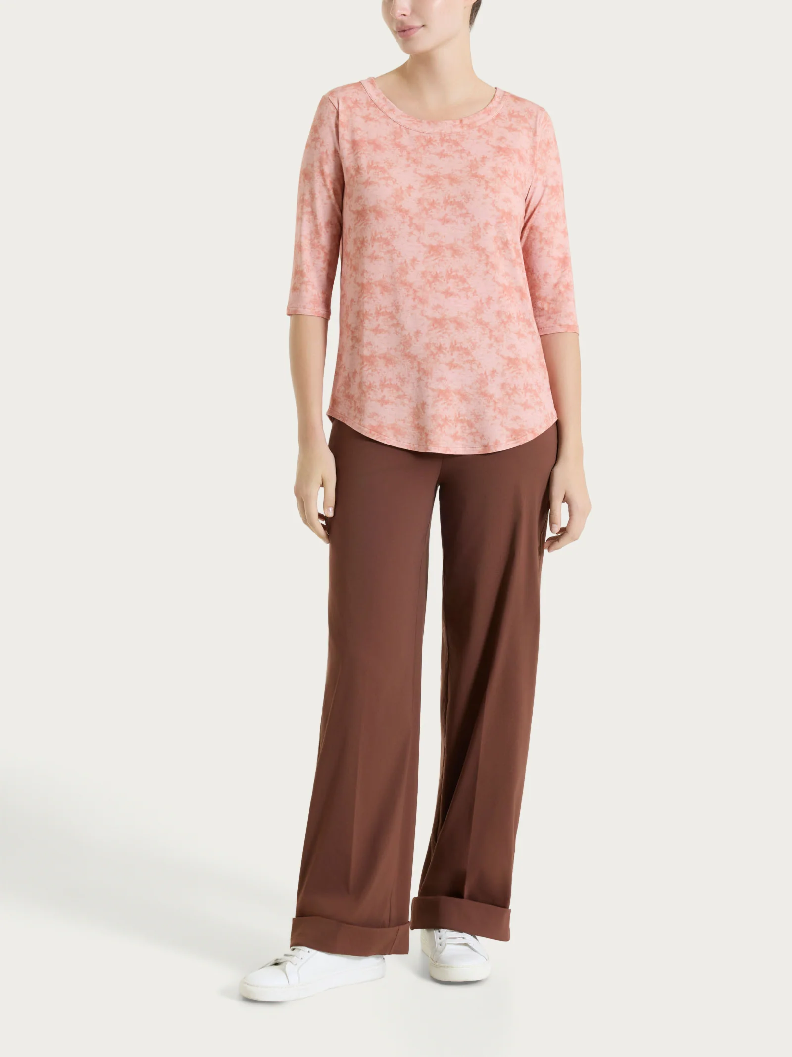 Pantalone ampio con tasche e risvolto in Super Fresh - Cappuccino - Image 6