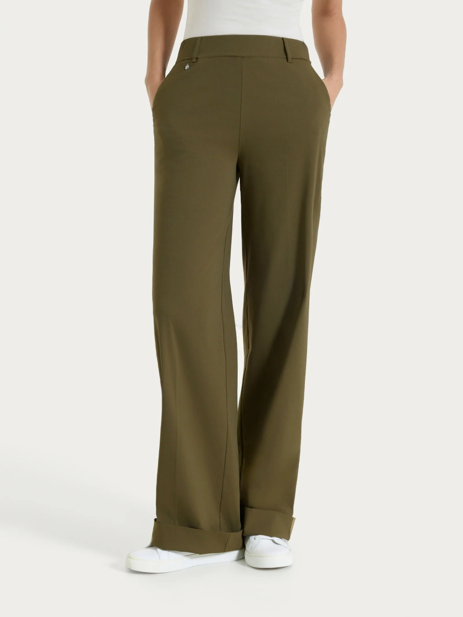 Pantalone ampio con tasche e risvolto in Super Fresh - Dark Olive - Image 2
