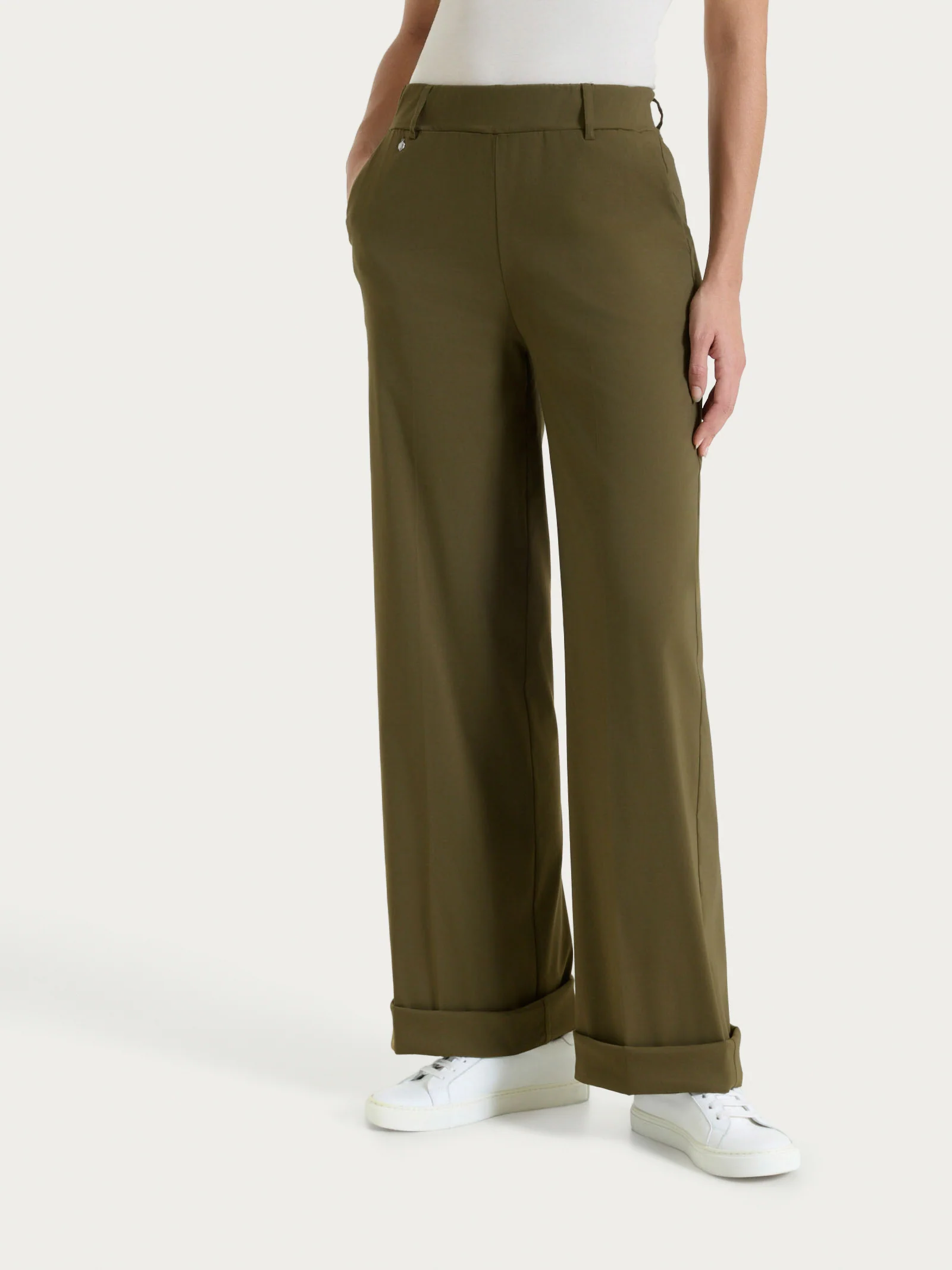 Pantalone ampio con tasche e risvolto in Super Fresh - Dark Olive - Image 3