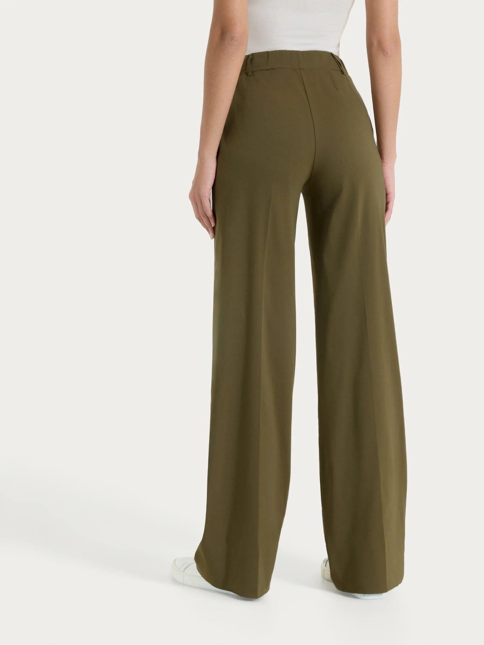 Pantalone ampio con tasche e risvolto in Super Fresh - Dark Olive - Image 4