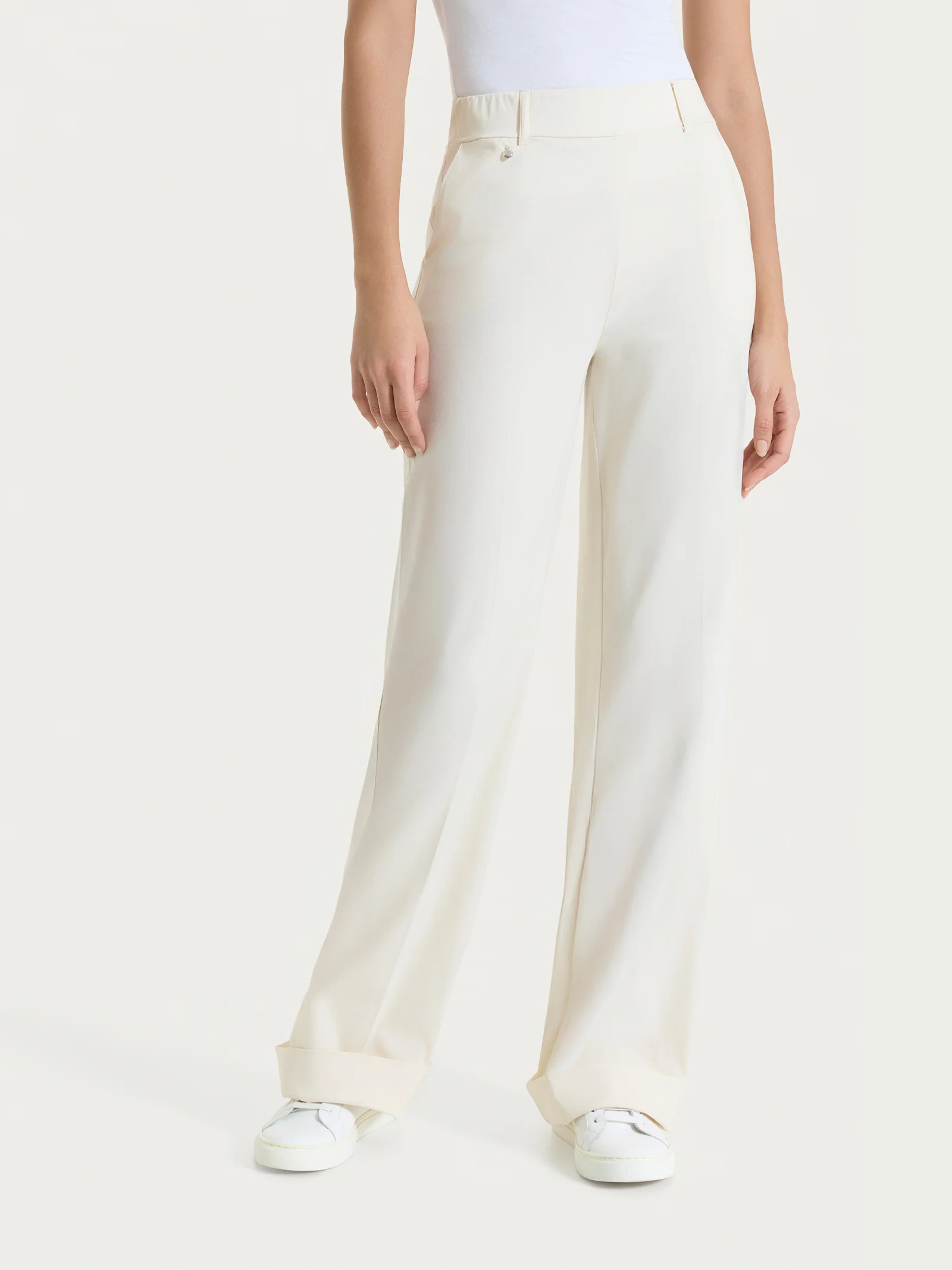 Pantalone ampio con tasche e risvolto in Super Fresh - Whitecap Gray - Image 2