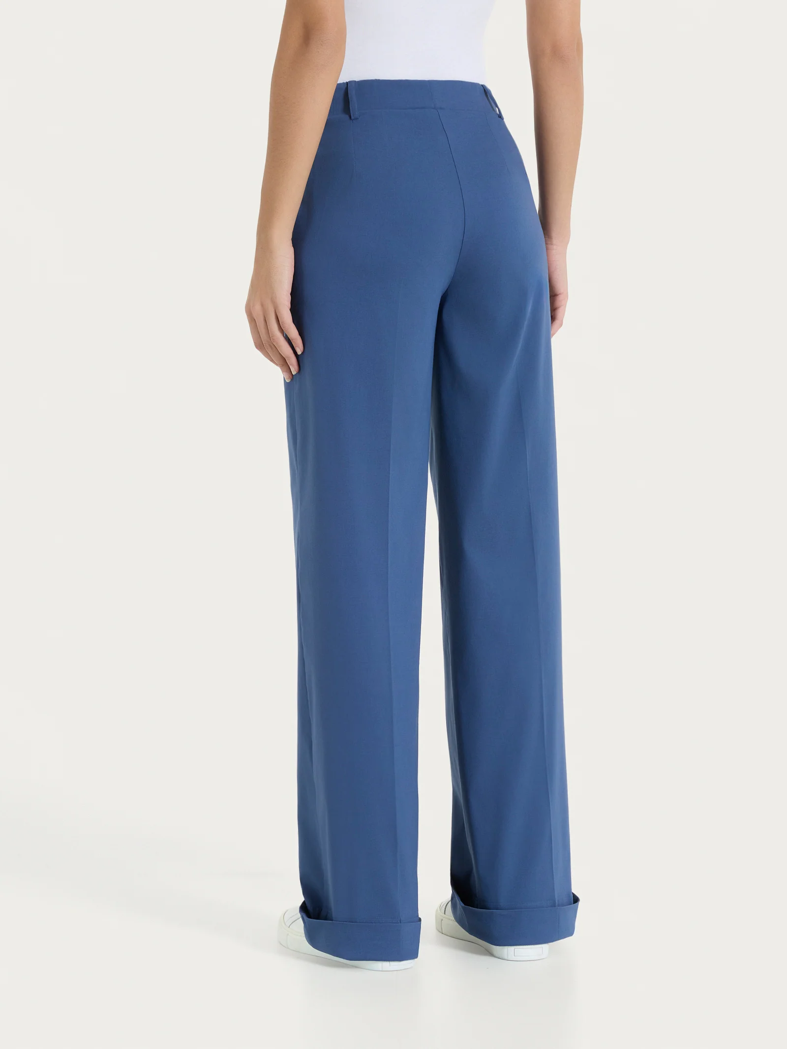 Pantalone ampio con tasche e risvolto in Super Fresh - Oceana - Image 4