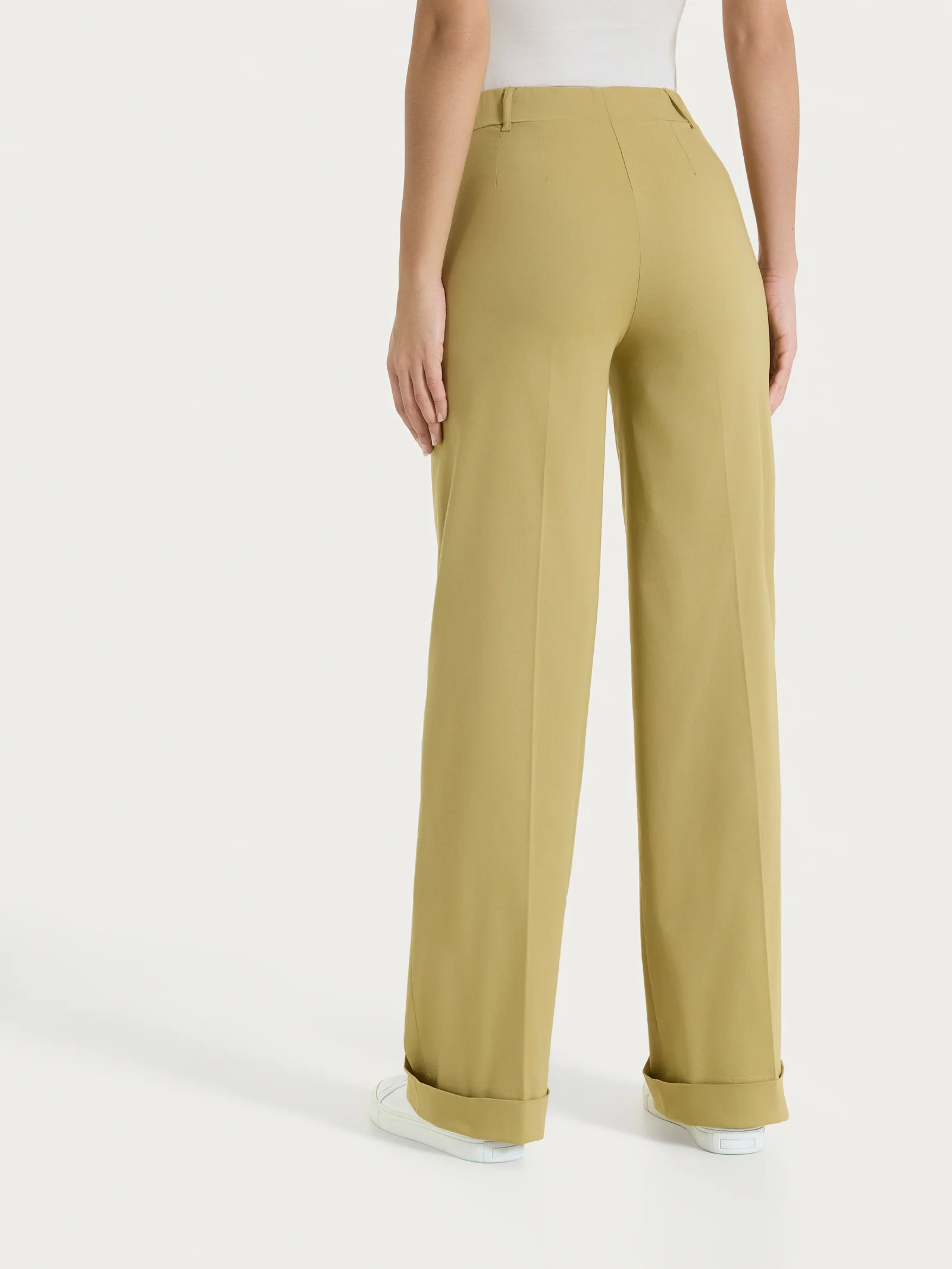 Pantalone ampio con tasche e risvolto in Super Fresh - Khaki - Image 5