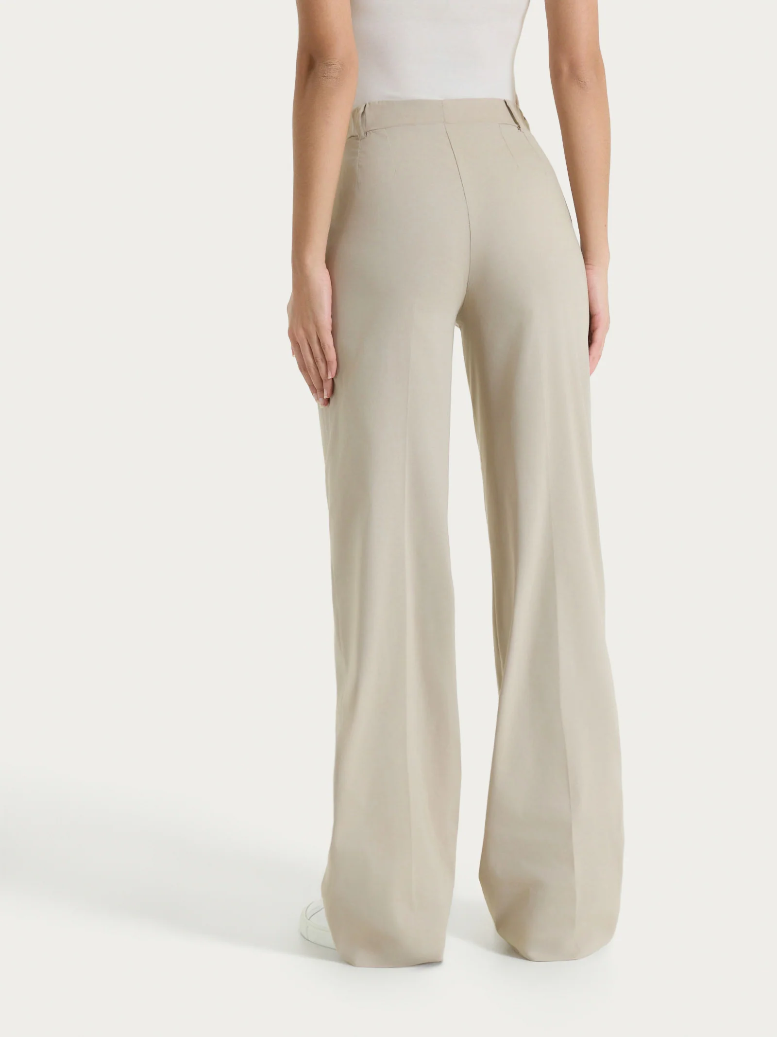 Pantalone ampio con tasche e risvolto in Super Fresh - Crockery - Image 4