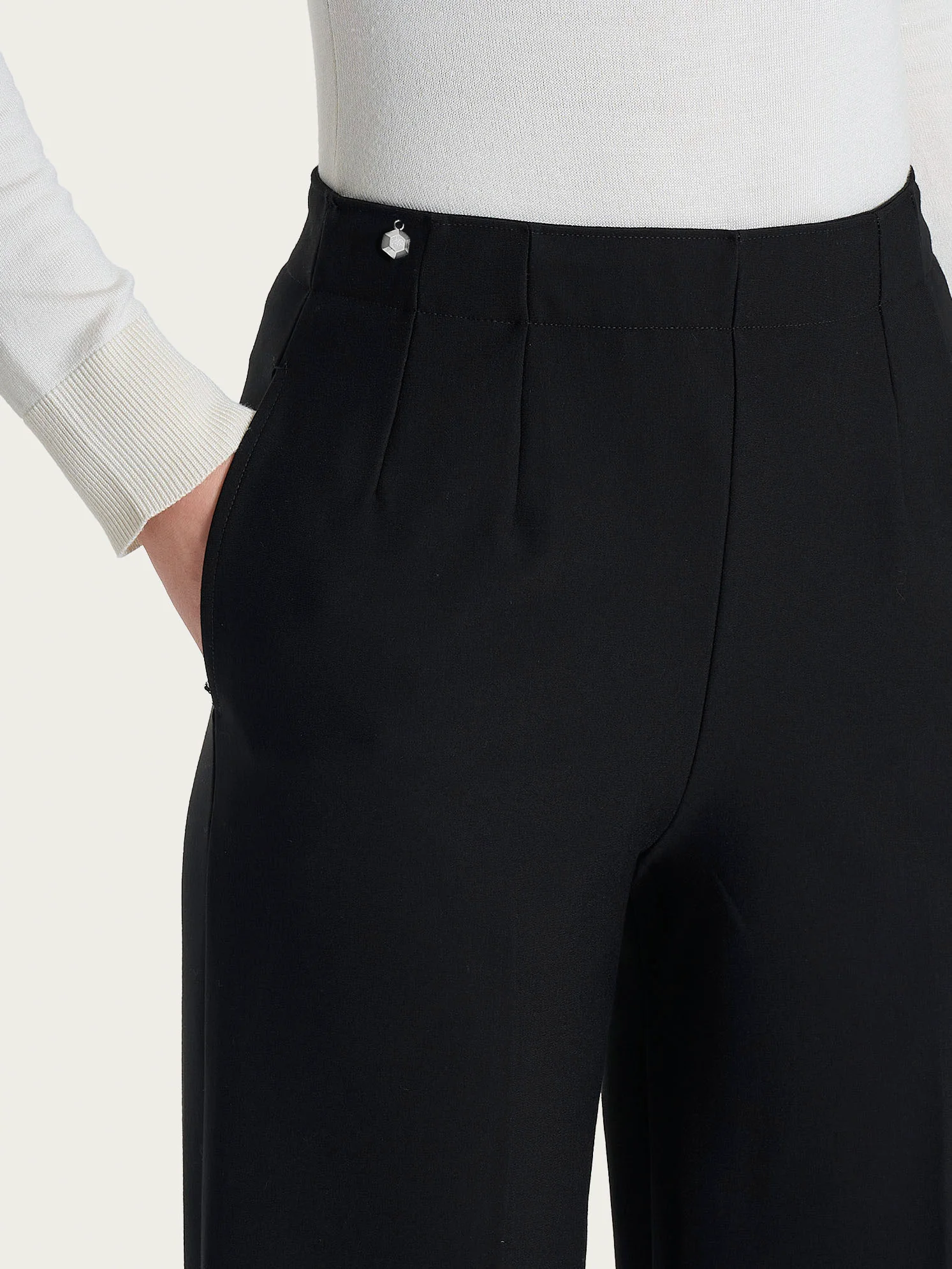 Pantalone ampio con tasche in Compact - Nero - Image 5