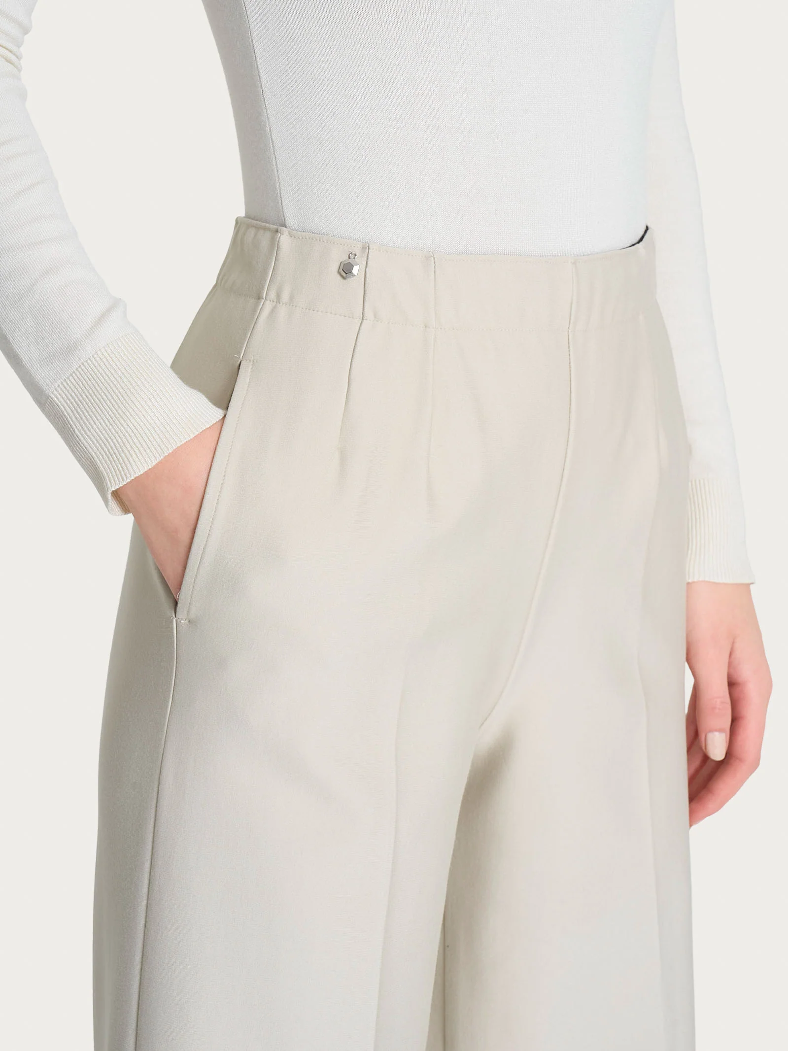 Pantalone ampio con tasche in Compact - Champignon - Image 5