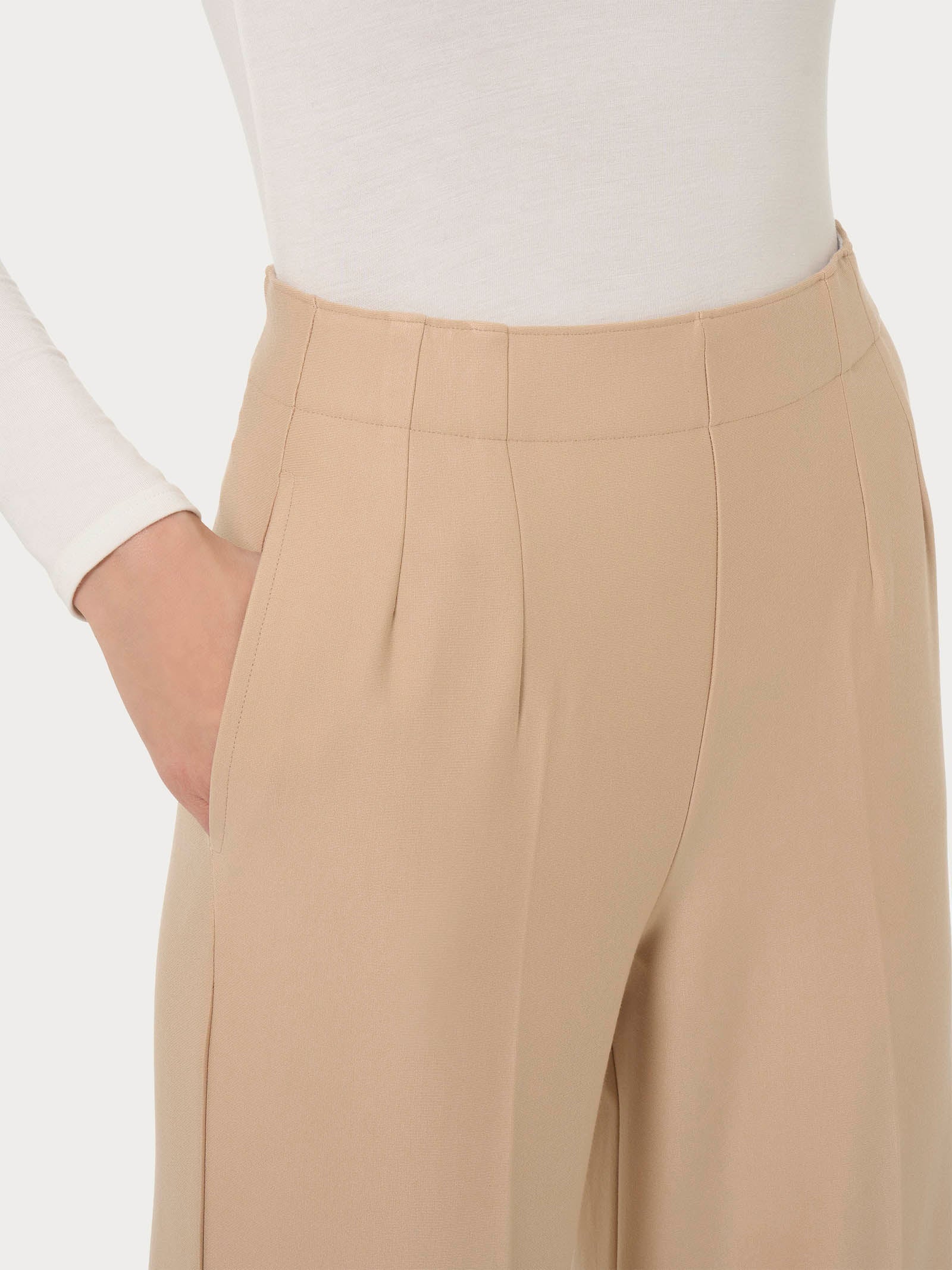 Pantalone ampio con tasche in Compact - Irish Cream - Image 3