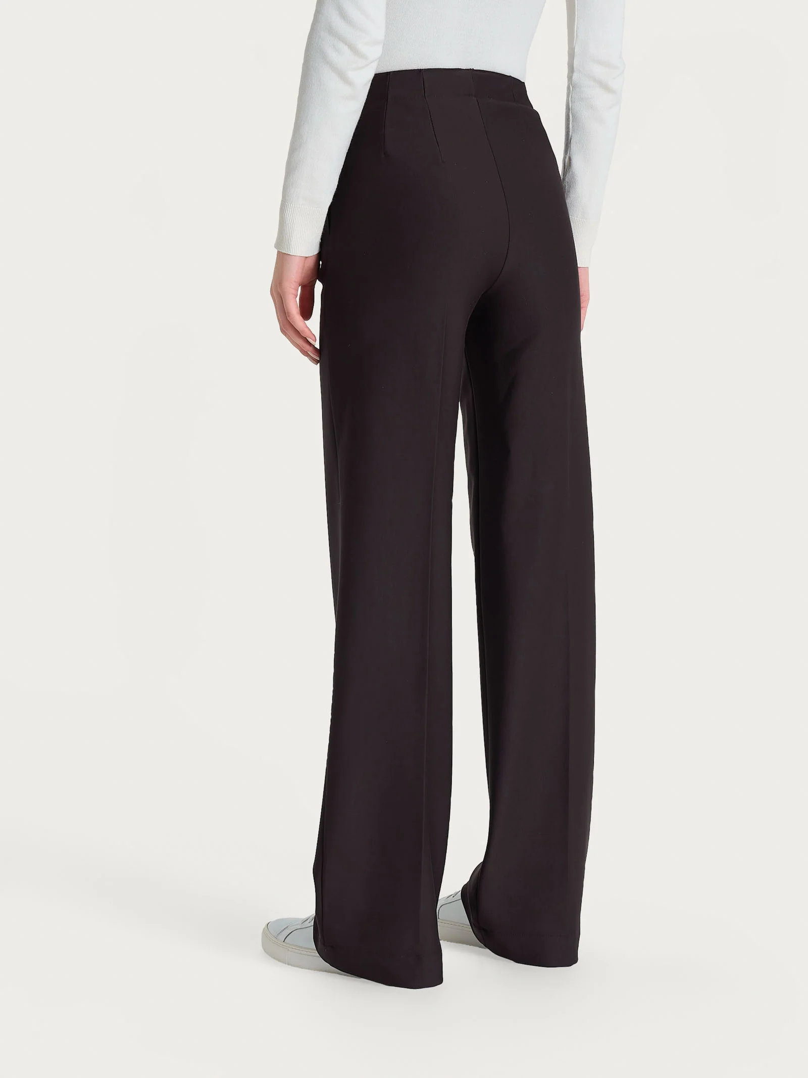 Pantalone ampio con tasche in Compact - Chocolate Torte - Image 3