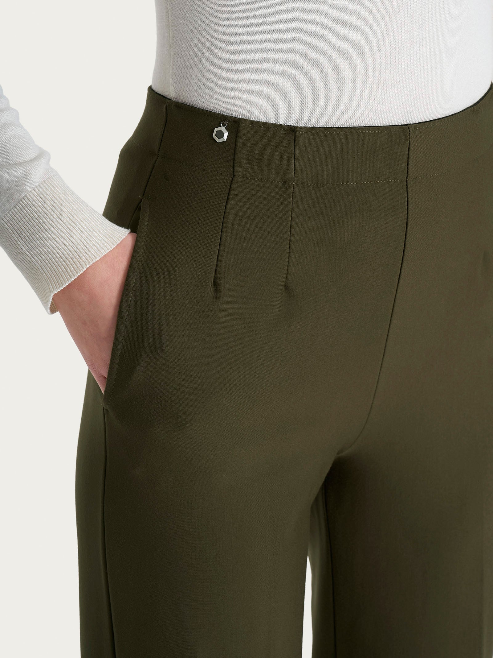 Pantalone ampio con tasche in Compact - Dark Olive - Image 5