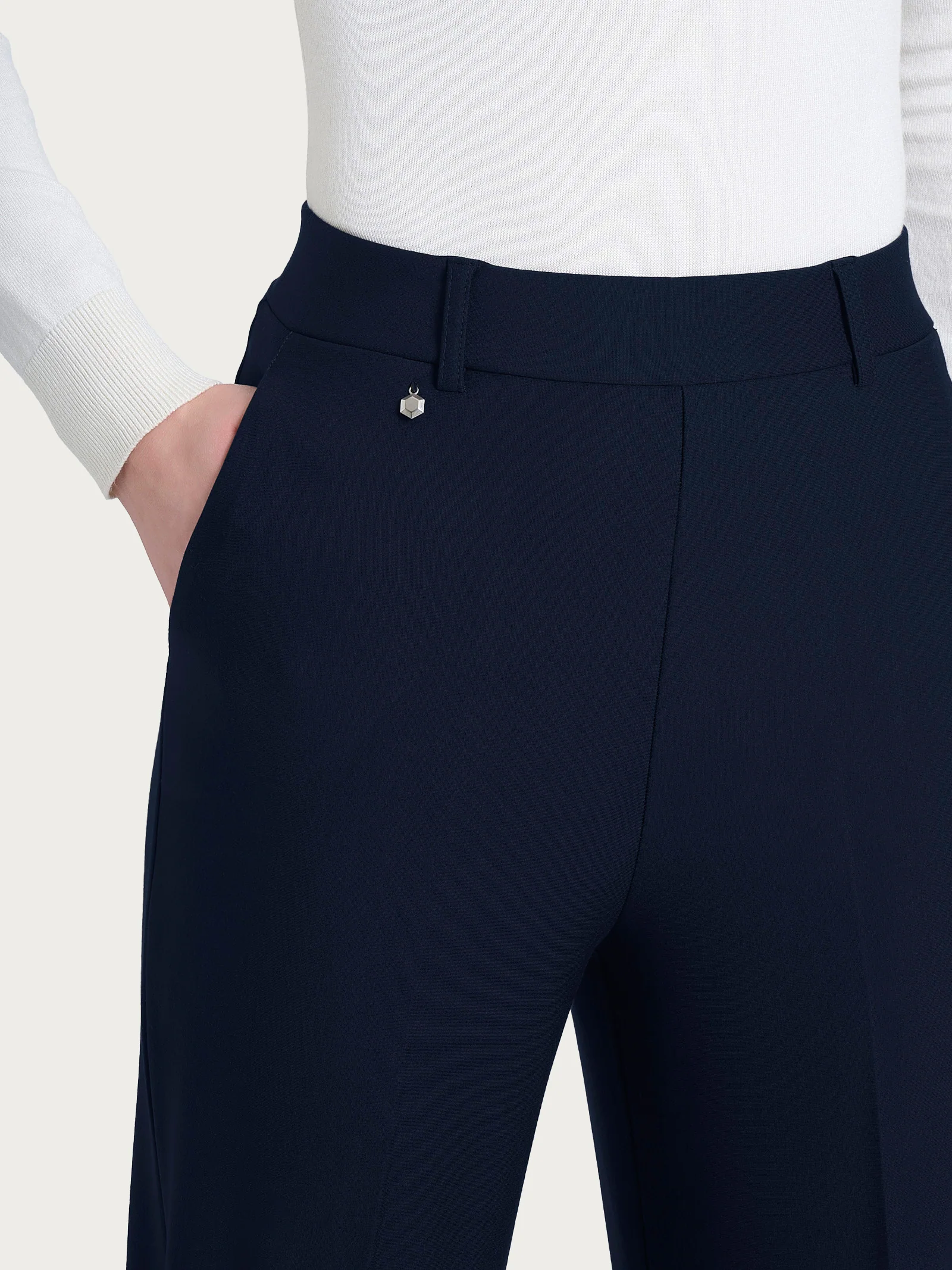Pantalone ampio con tasche in Compact - Persia - Image 3