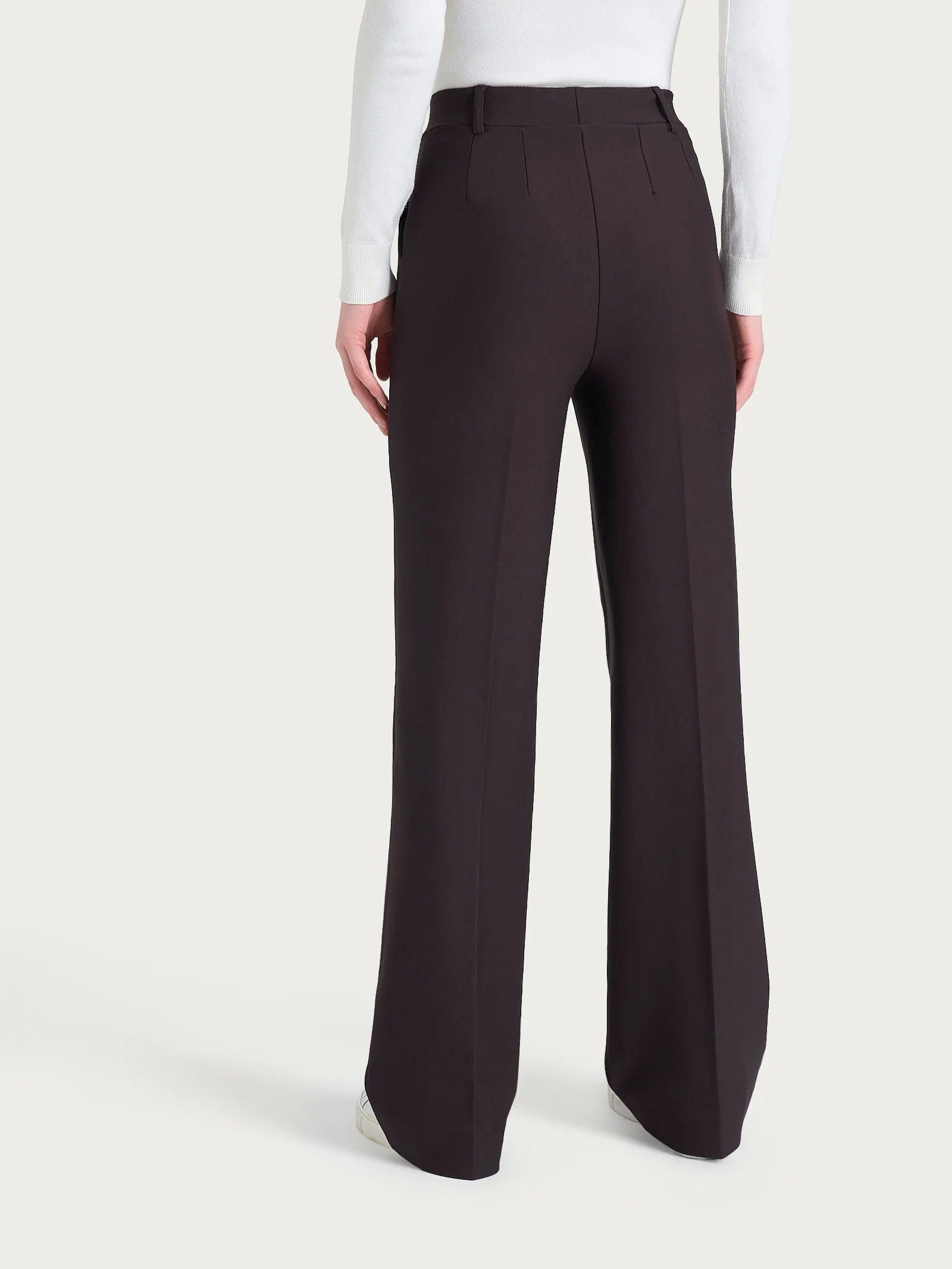 Pantalone ampio con tasche in Compact - Chocolate Torte - Image 2
