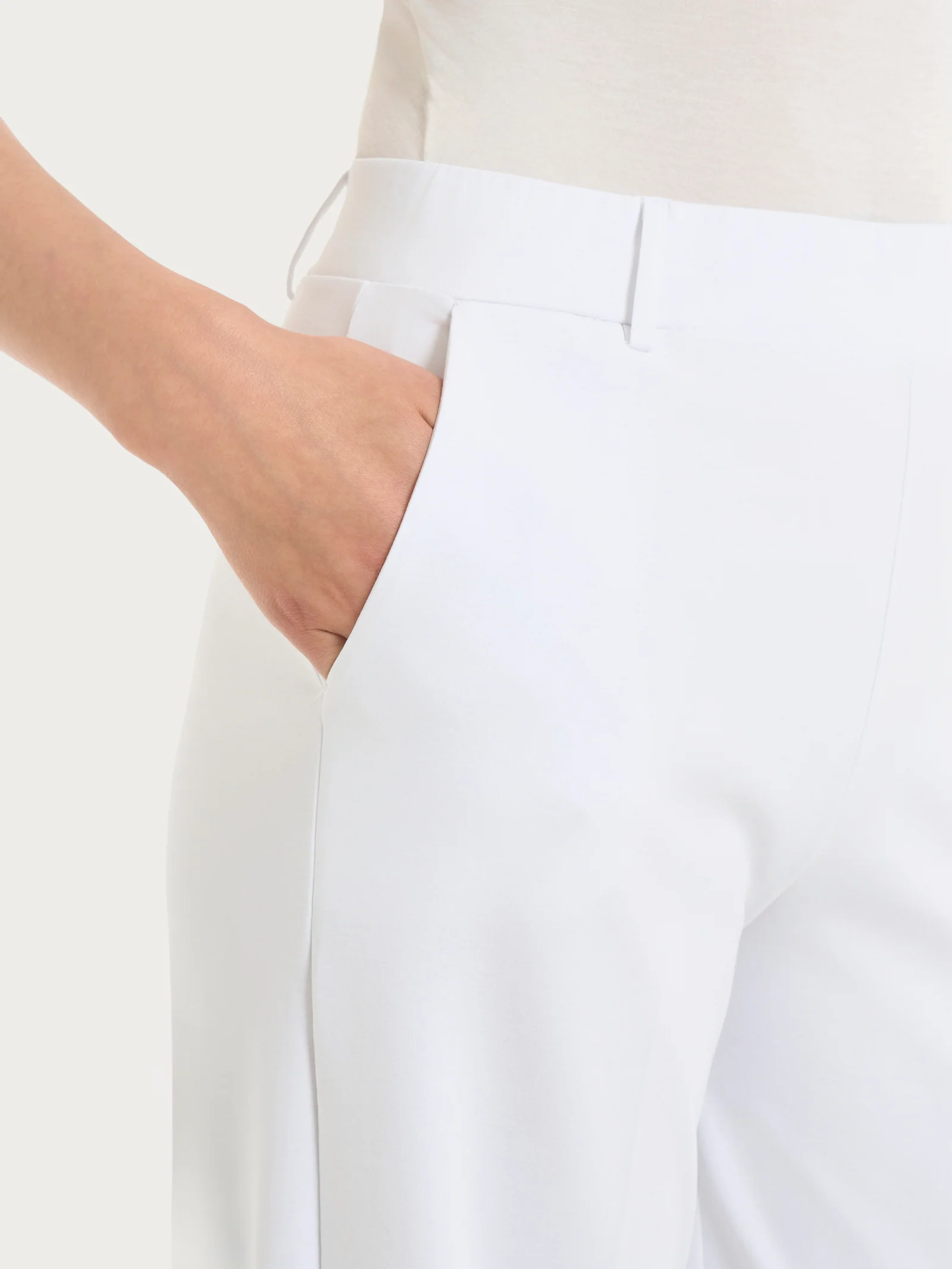 Pantalone ampio con tasche in Compact Light - Bianco - Image 7