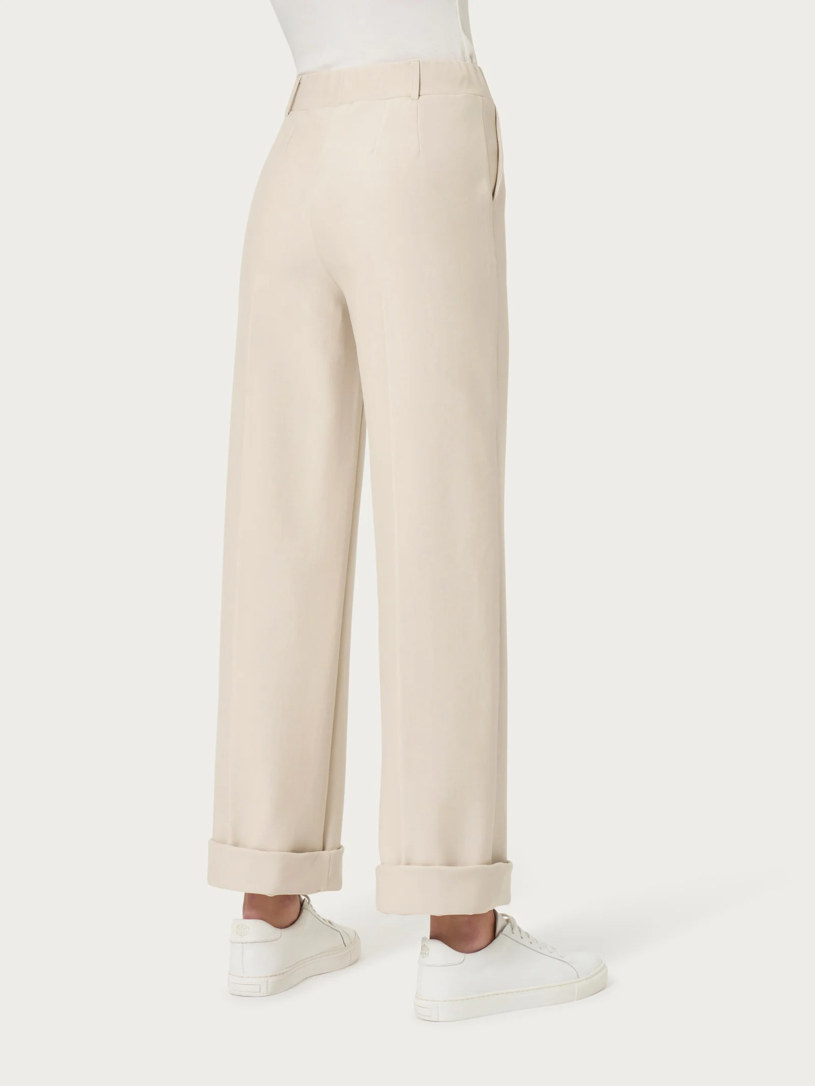 Pantalone ampio con tasche in Compact Light - Champignon - Image 2