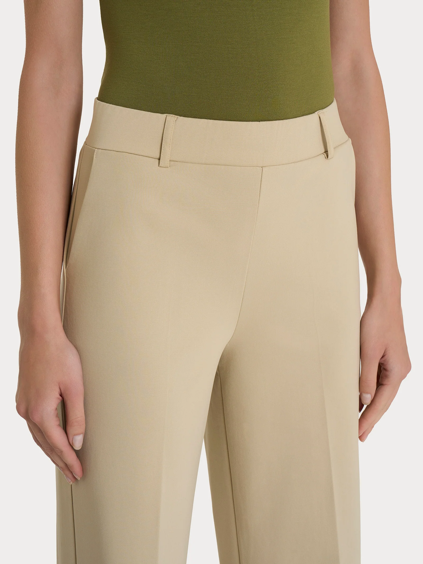 Pantalone ampio con tasche in Compact Light - Irish Cream - Image 3