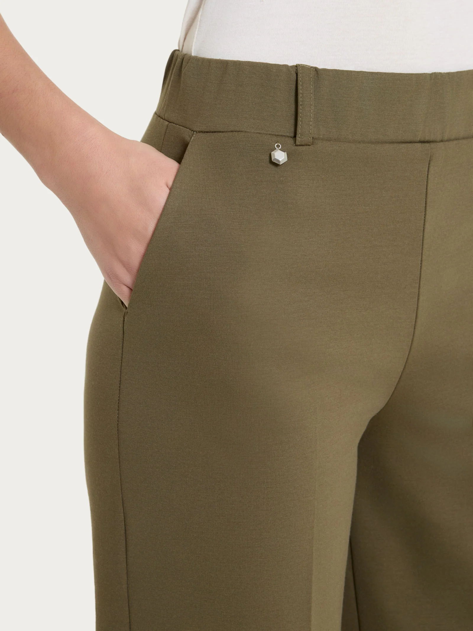 Pantalone ampio con tasche in Compact Light - Dark Olive - Image 7