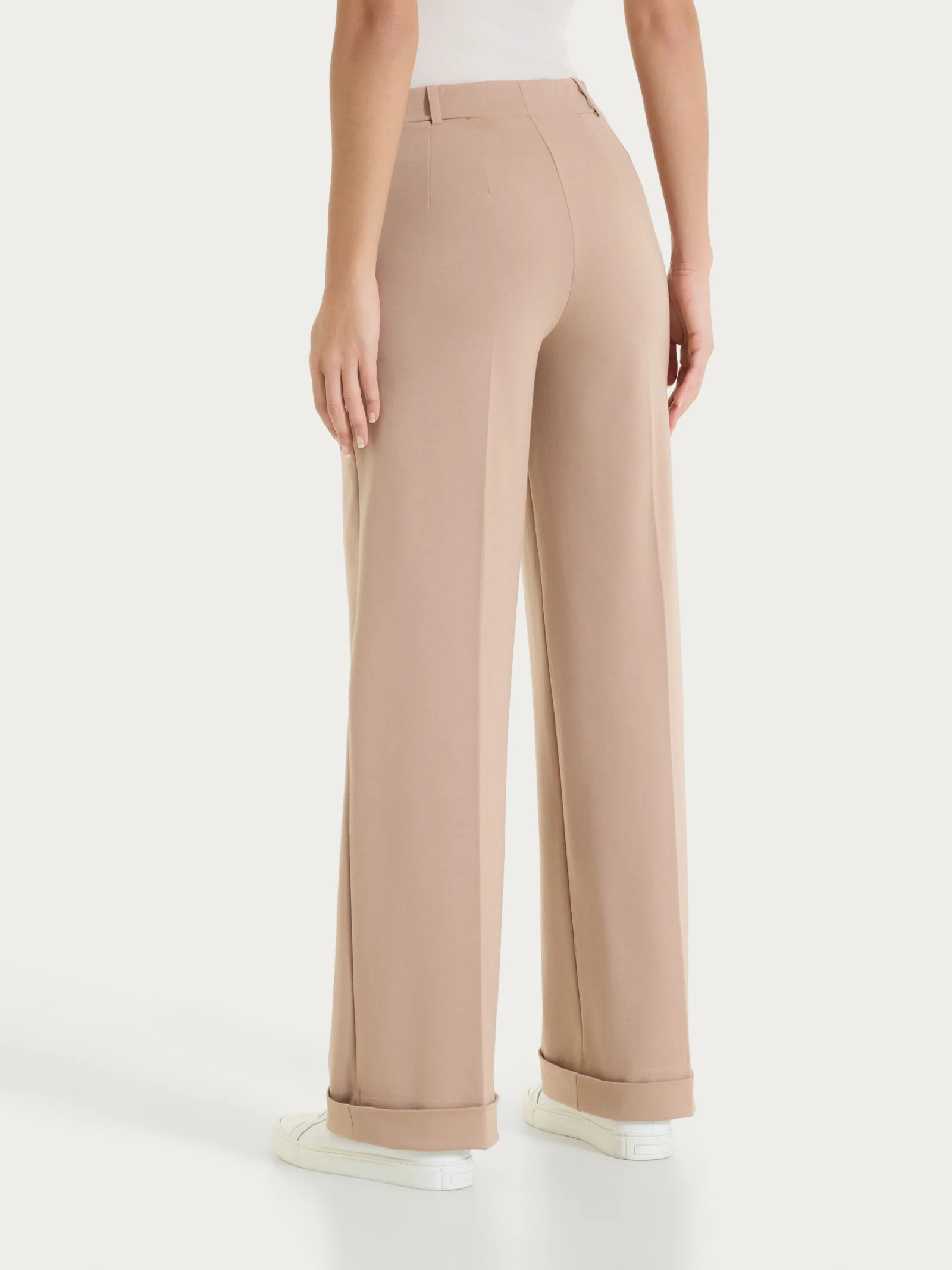 Pantalone ampio con tasche in Compact Light - Warm Taupe - Image 5