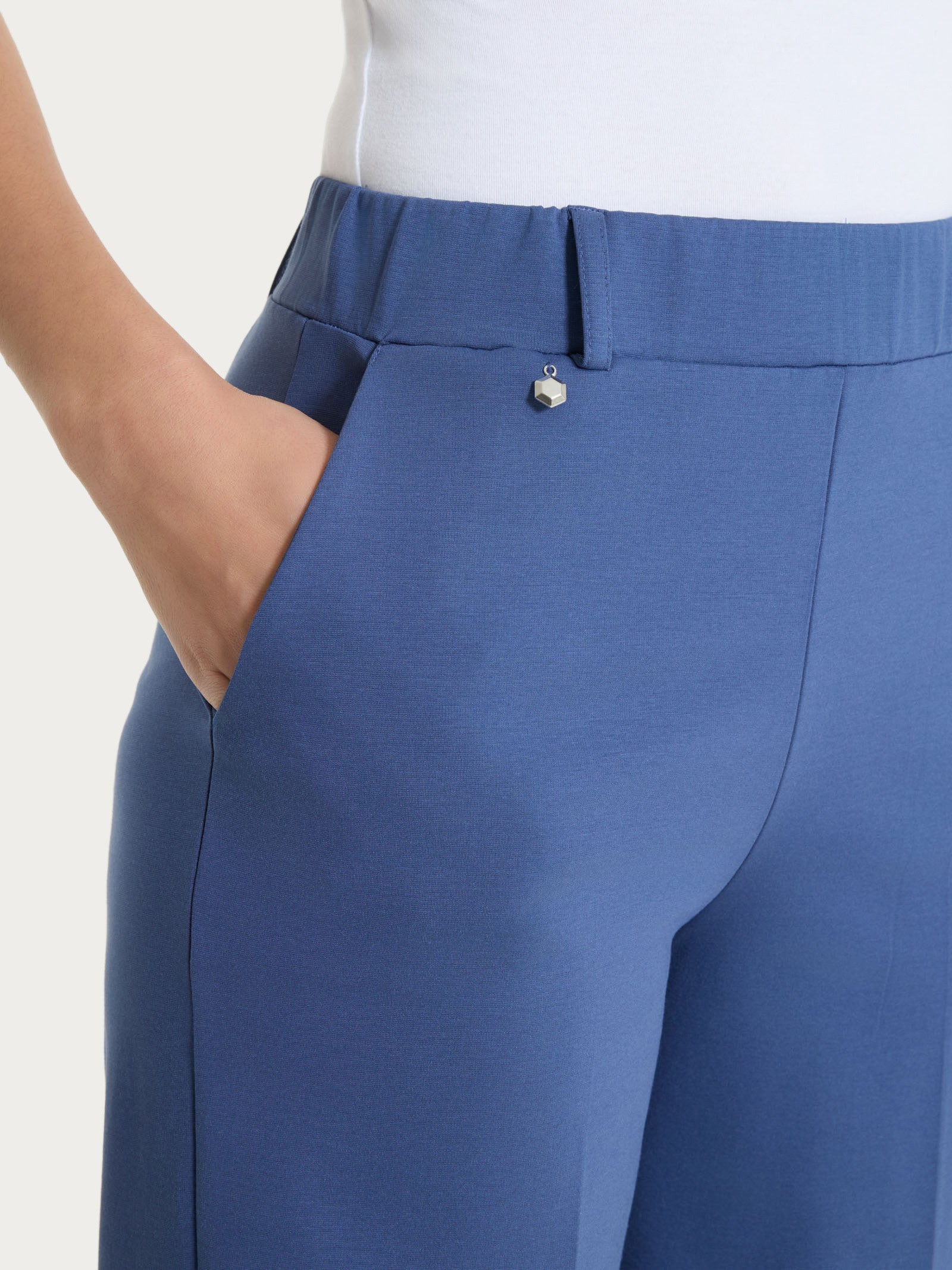 Pantalone ampio con tasche in Compact Light - Oceana - Image 5