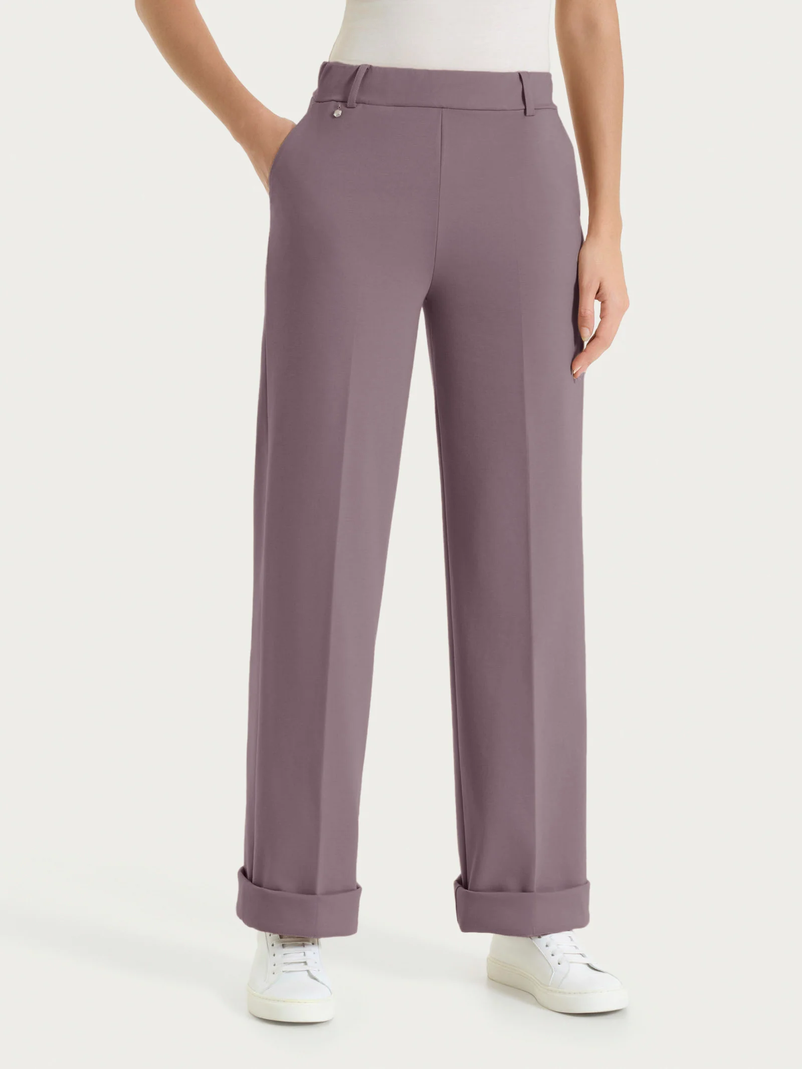 Pantalone ampio con tasche in Compact Light - Plum Truffle - Image 2