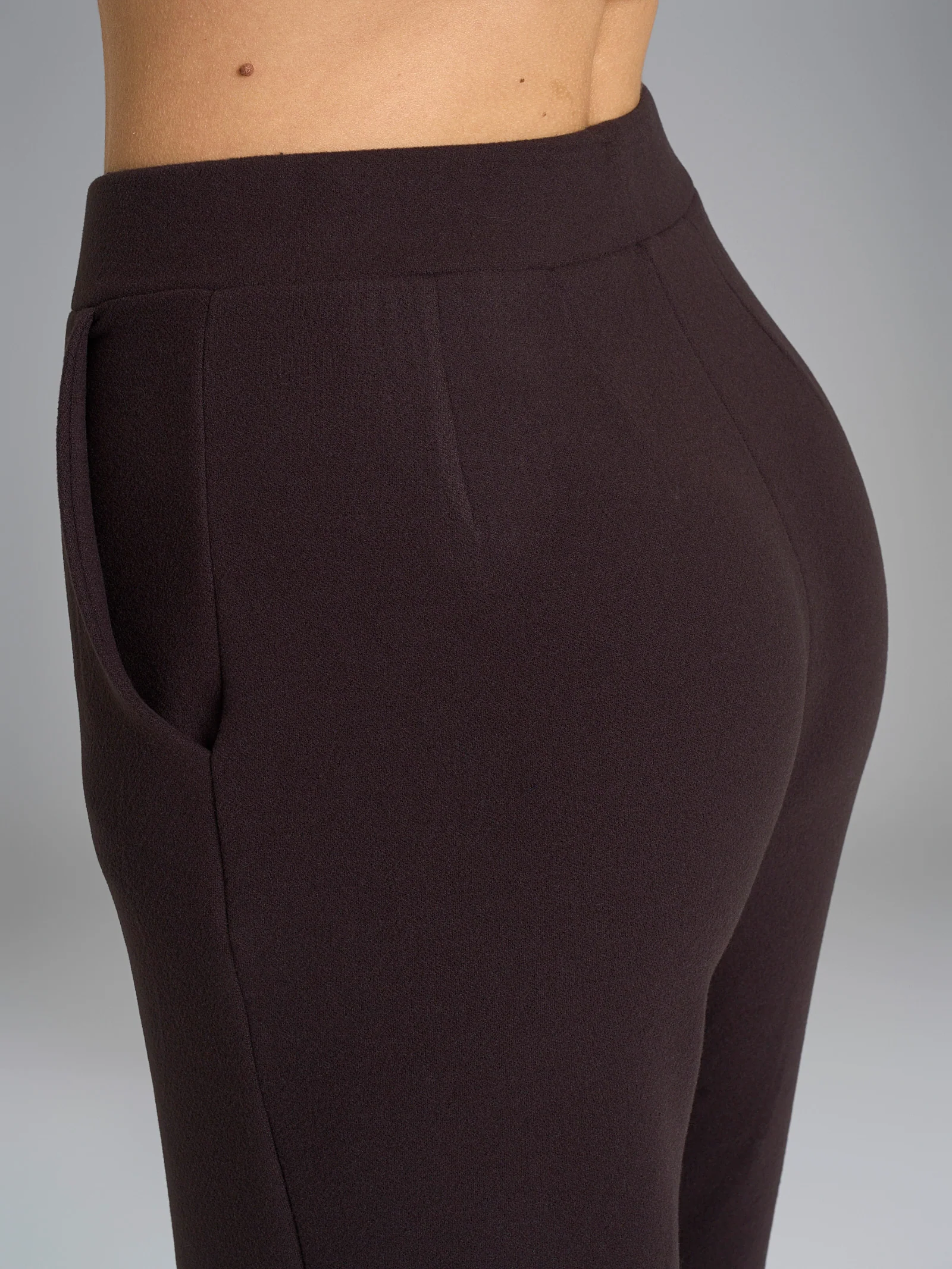 Pantalone ampio con tasche in Flannel Compact - Chocolate Torte - Image 4