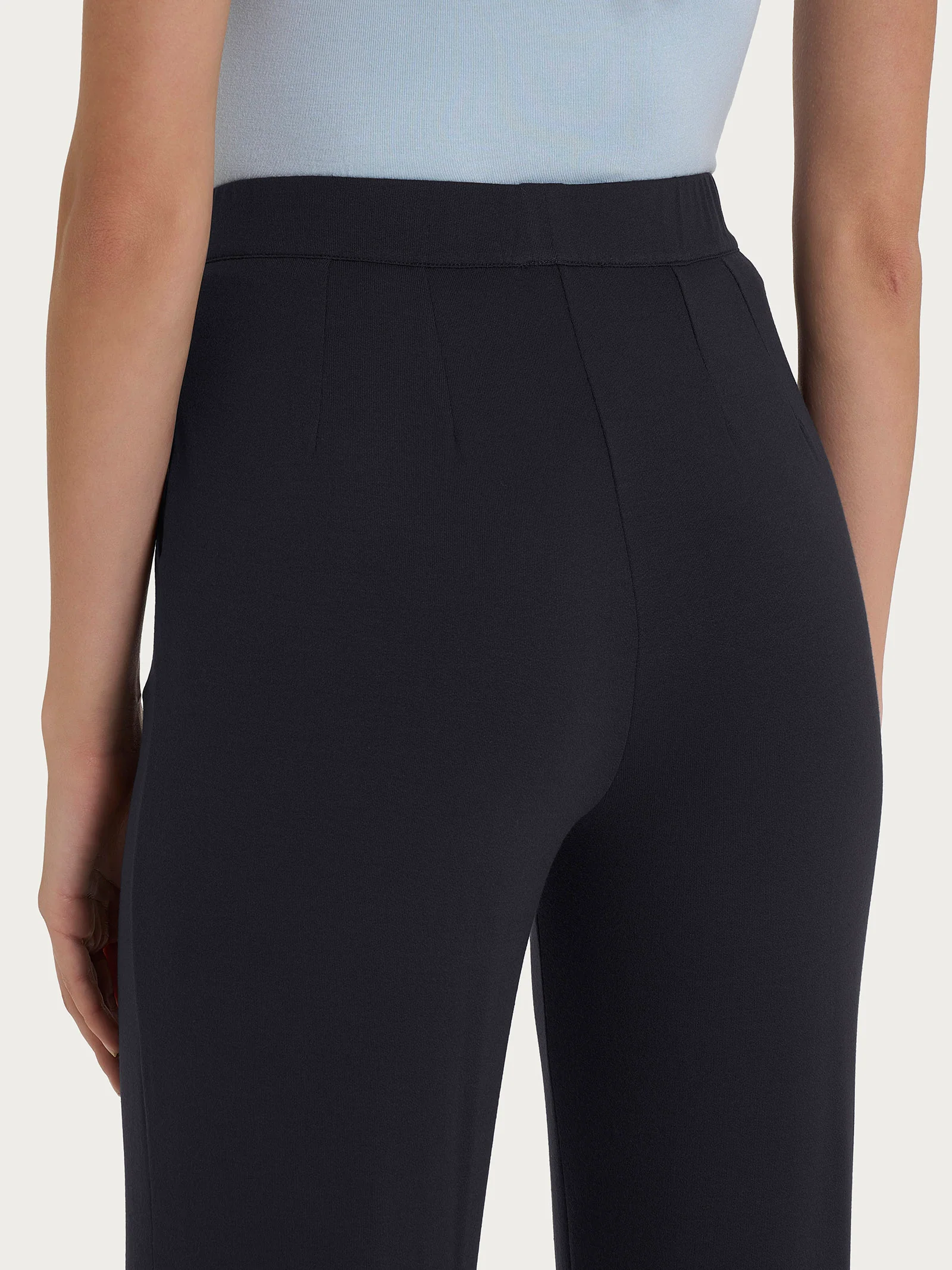 Pantalone ampio con tasche in jersey di viscosa crêpe - Nero - Image 3