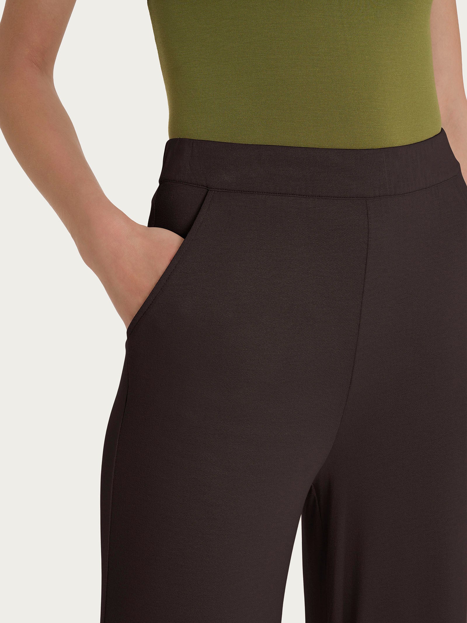 Pantalone ampio con tasche in jersey di viscosa crêpe - Chocolate Torte - Image 3