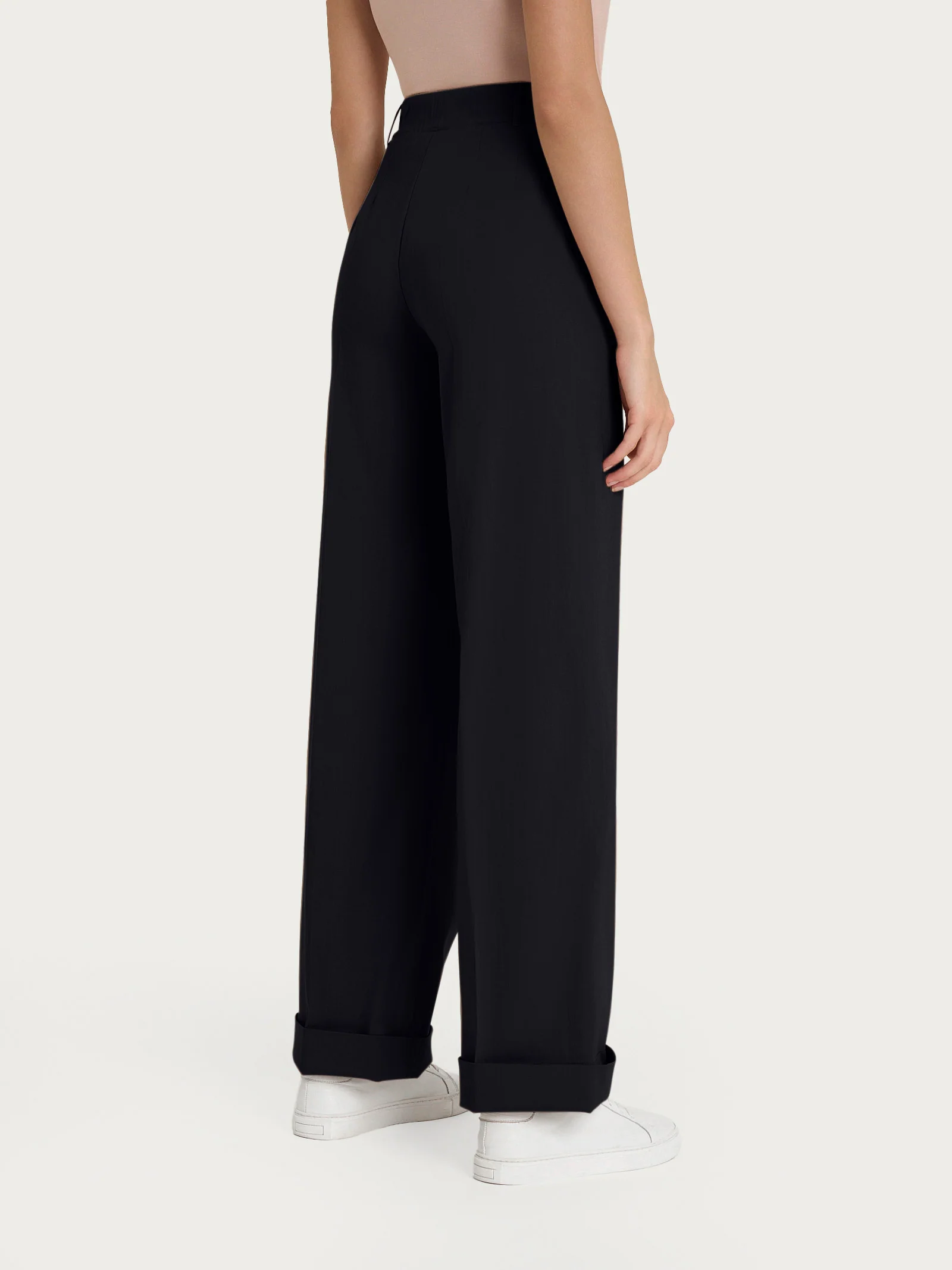 Pantalone ampio con tasche in Super Natural - Nero - Image 2