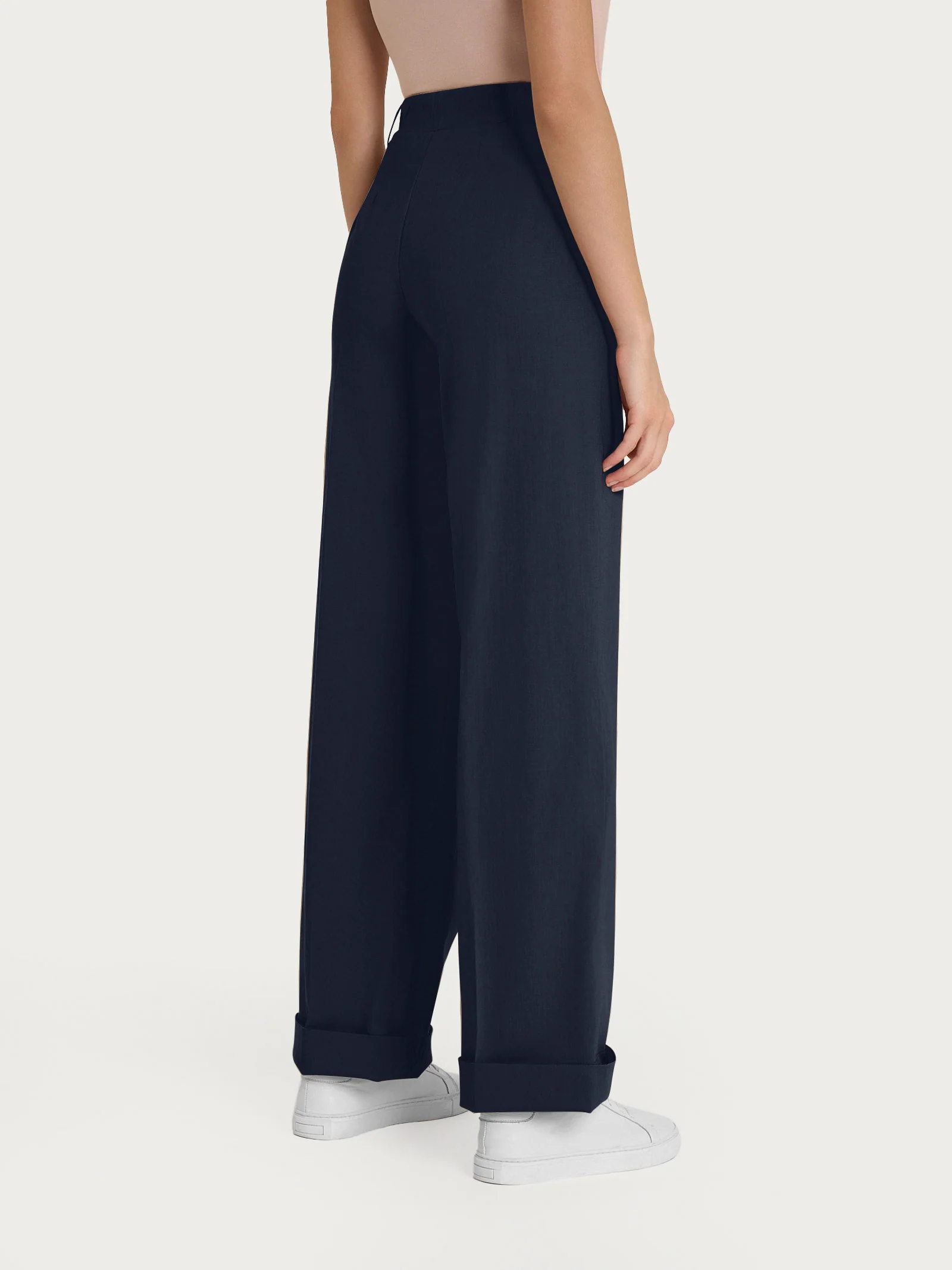 Pantalone ampio con tasche in Super Natural - Bleu - Image 2