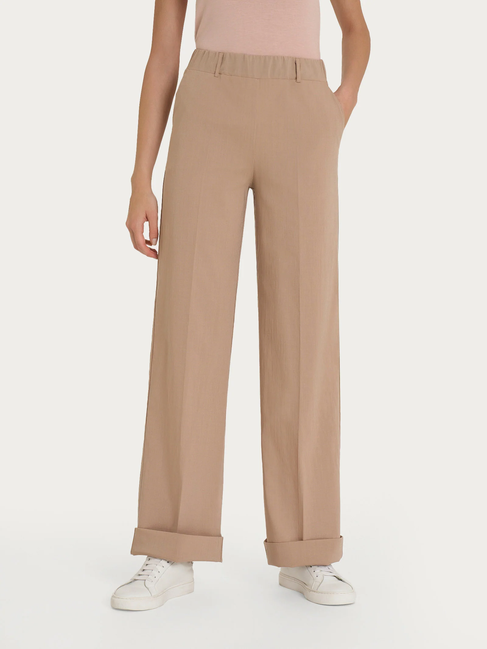 Pantalone ampio con tasche in Super Natural - Warm Taupe - Image 2