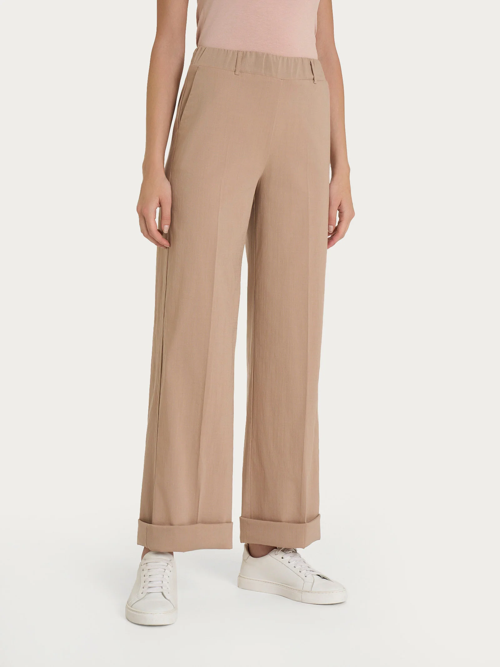 Pantalone ampio con tasche in Super Natural - Warm Taupe - Image 3