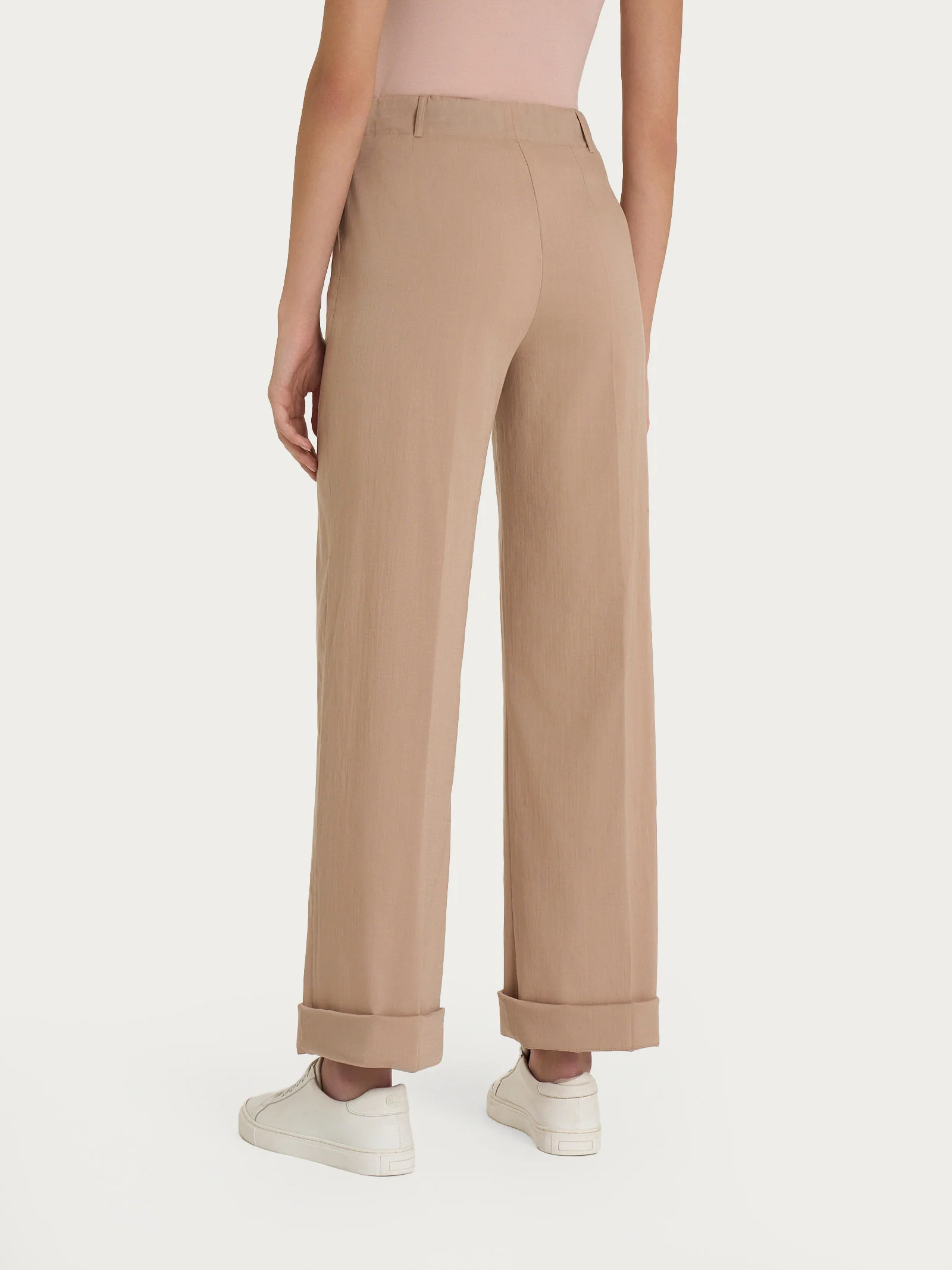 Pantalone ampio con tasche in Super Natural - Warm Taupe - Image 6