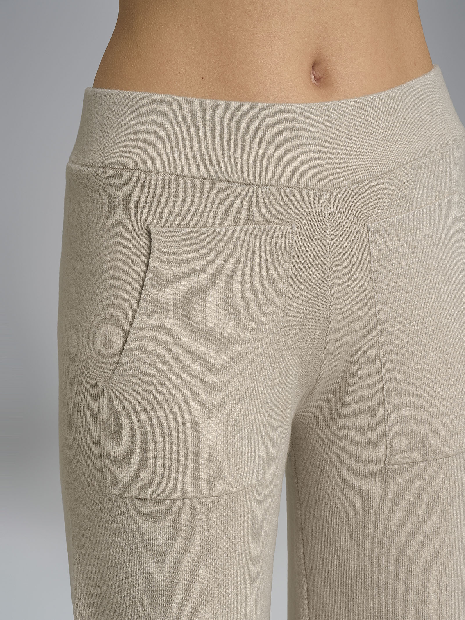 Pantalone ampio con tasche in Super Soft - Champignon - Image 3